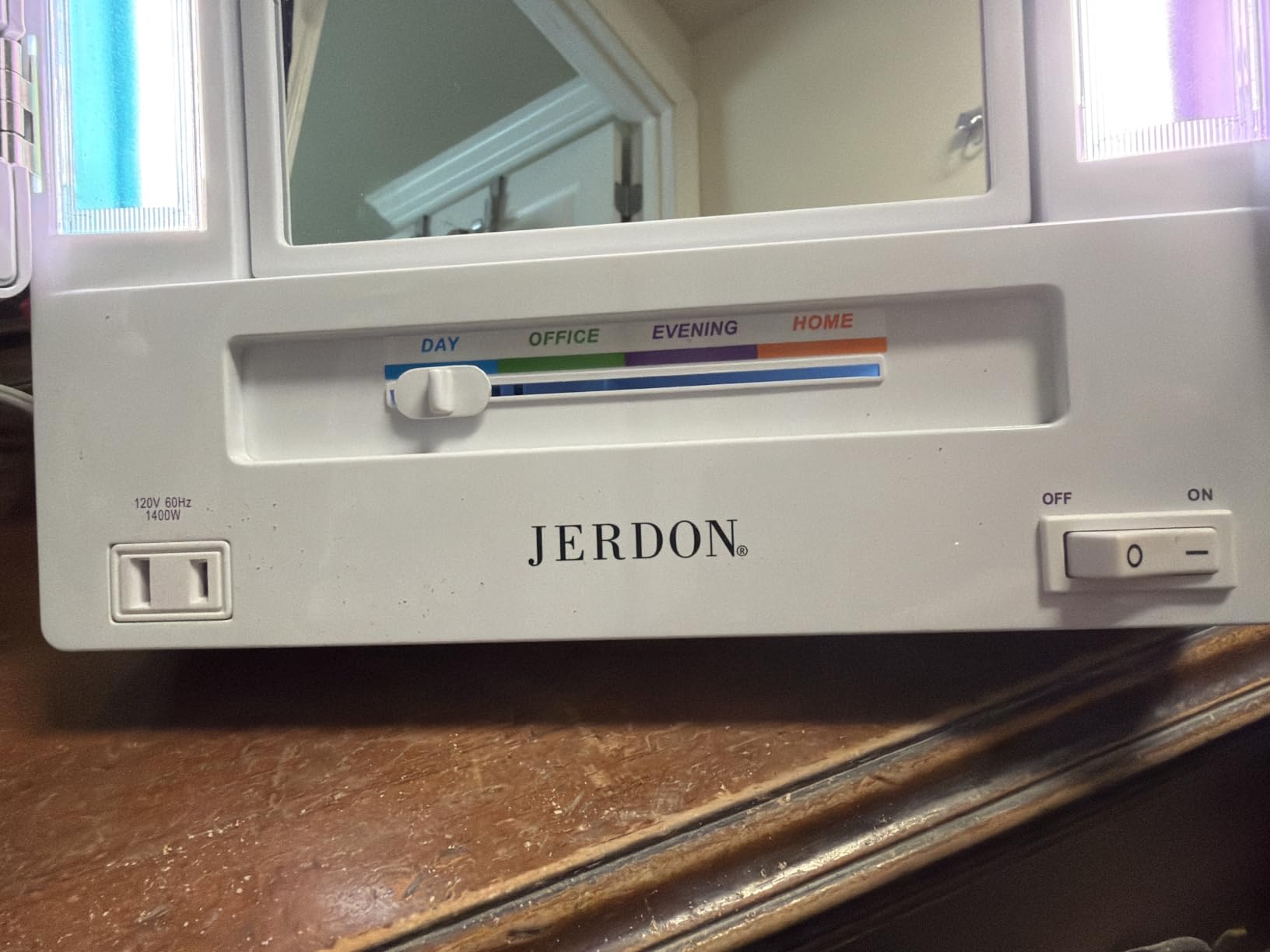 JERDON Lighted Makeup Mirror with 5X Magnification - White - JGL9W customer photo 1