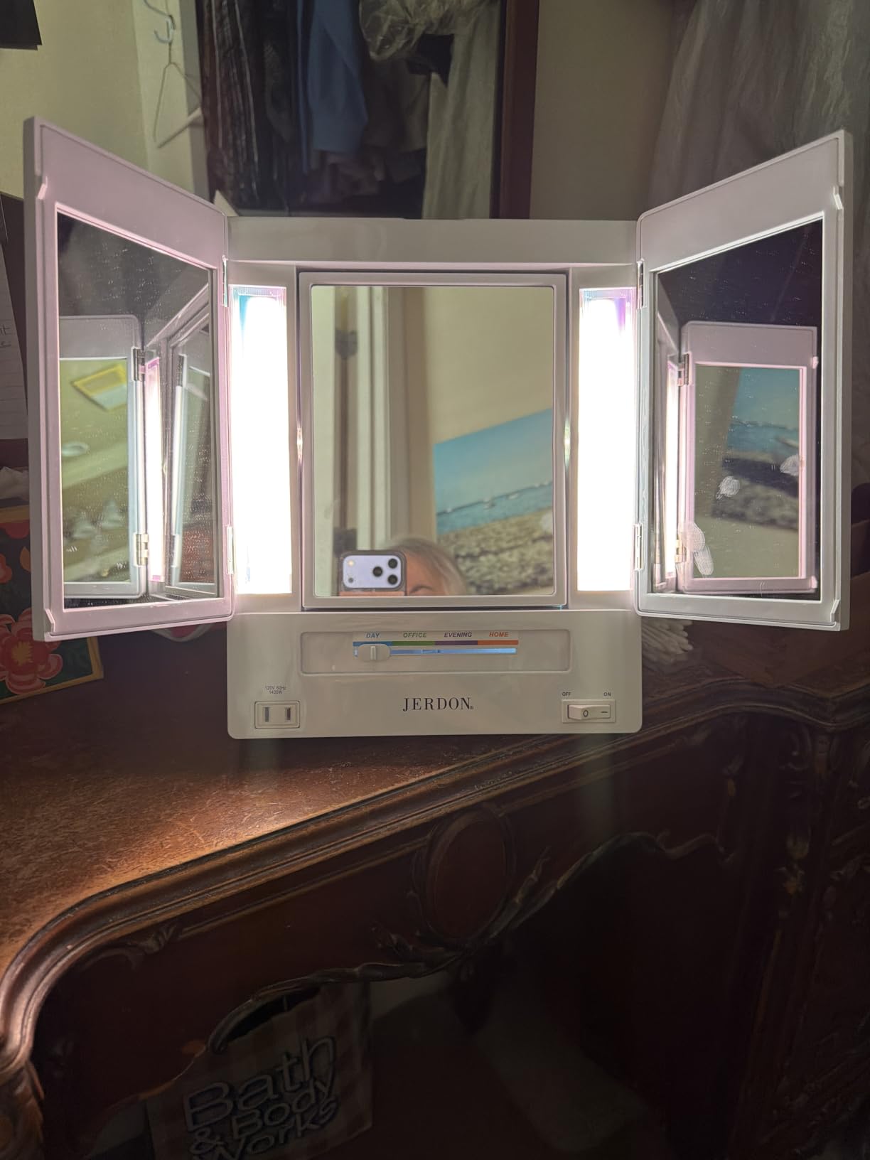 JERDON Lighted Makeup Mirror with 5X Magnification - White - JGL9W customer photo 2