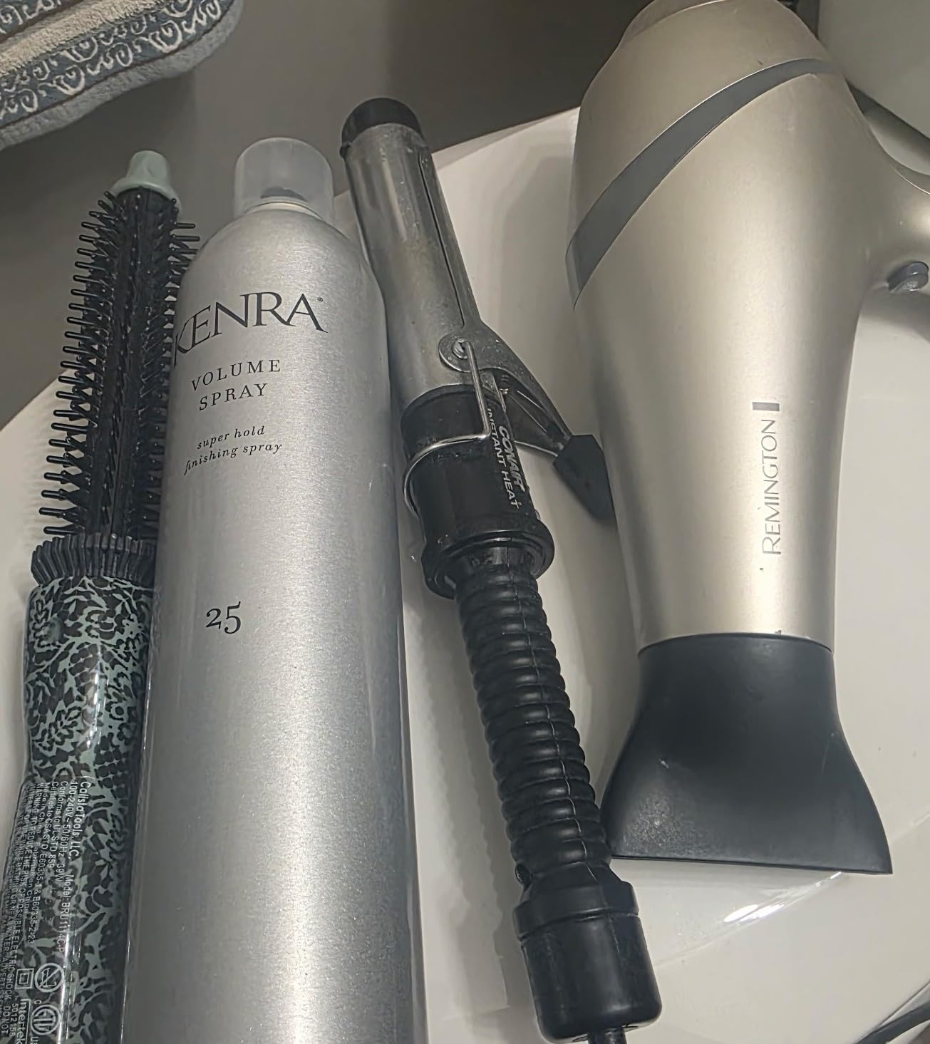 Kenra Professional Volume Spray 25 | Super Hold Finishing & Styling Hairspray | Flake-free & Fast-drying | Wind & Humidity Resistance | All Hair Types customer photo 1