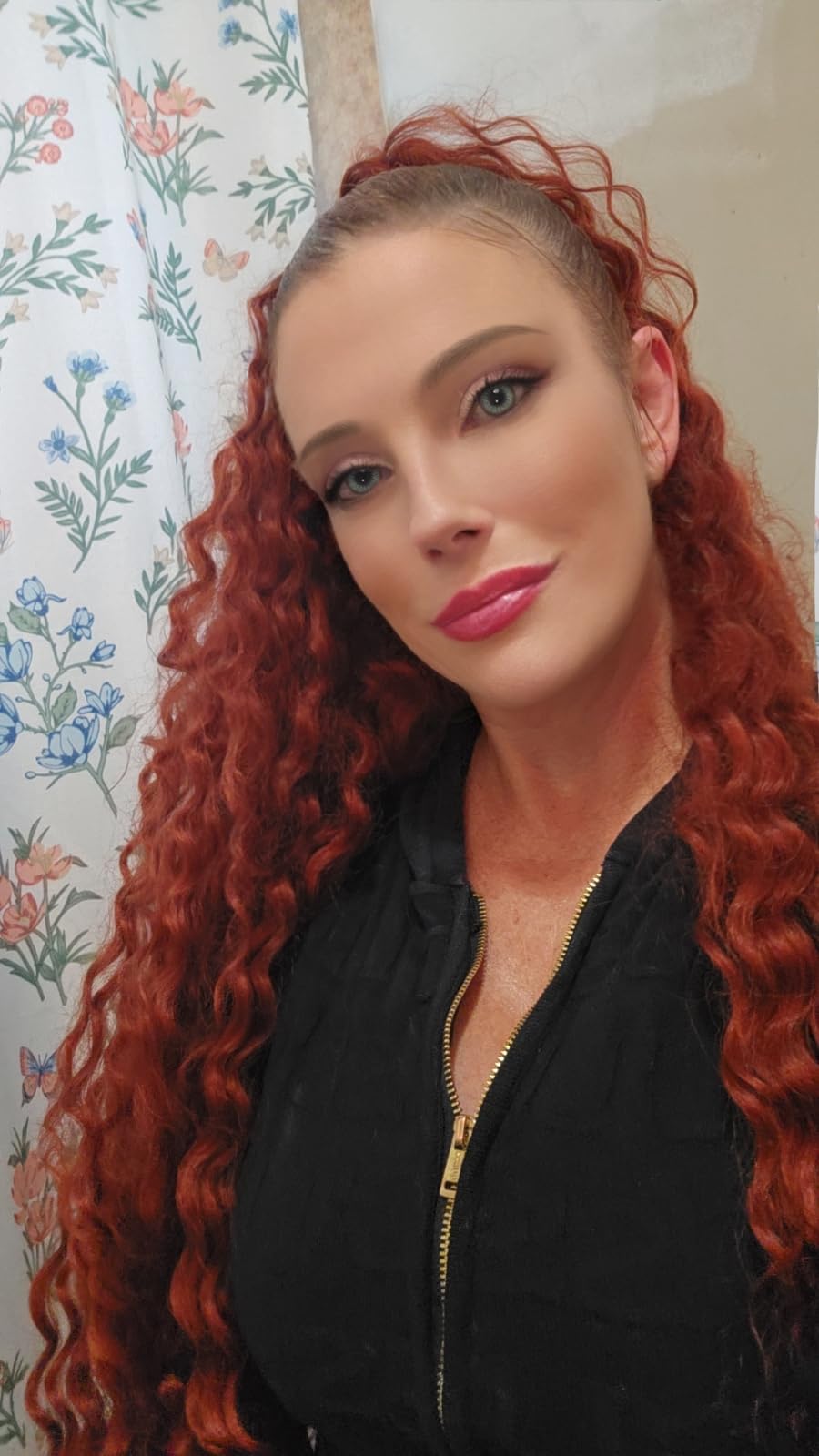 Garnier Fructis Sleek & Shine Hairspray, Provides 24-Hour Anti-Humidity and Frizz Control, Extra Strong Hold, Infused with Bamboo Extract for Ultra-Smooth Hair, 8.25 oz (Packaging May Vary) customer photo 1