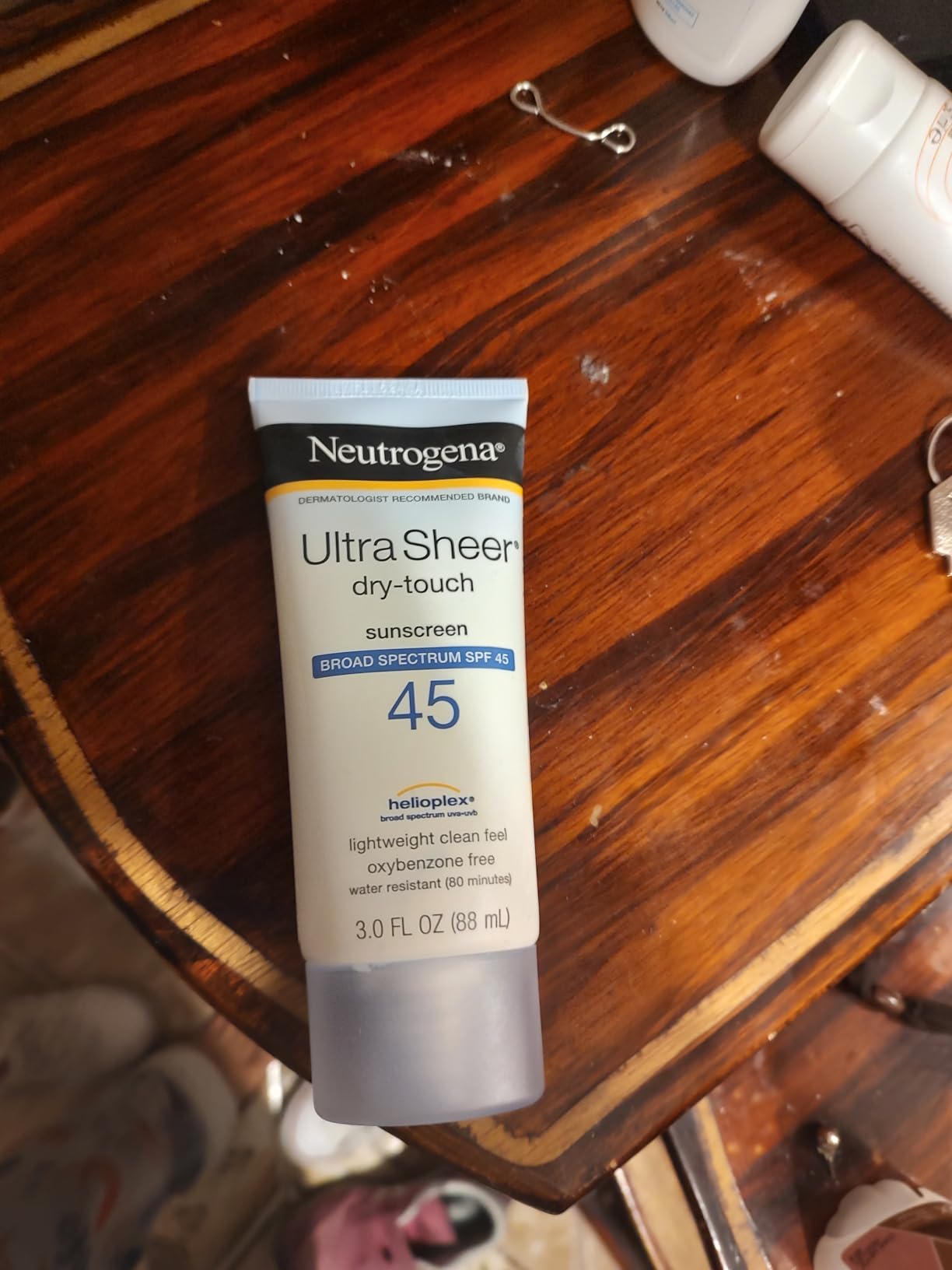 Neutrogena Ultra Sheer Dry Touch Sunscreen Lotion SPF 45, 2 x 3 fl. oz | UVA/UVB Protection, Lightweight, Water-Resistant up to 80 Mins, PABA-, & Oxybenzone-Free customer photo 2