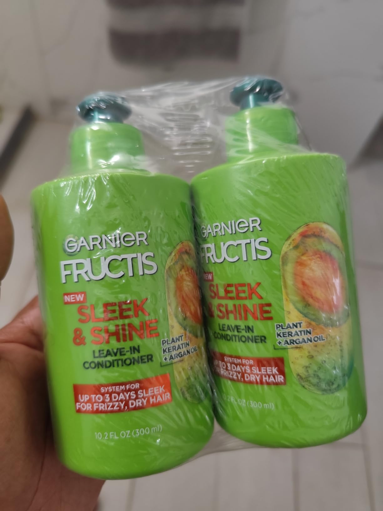 Garnier Fructis Sleek & Shine Leave-In Conditioner Cream, Anti-Frizz Hair Treatment with Plant Keratin + Argan Oil, Controls Frizz and Provides Smoothness For Frizzy, Dry Hair, 10.2 Fl Oz customer photo 1