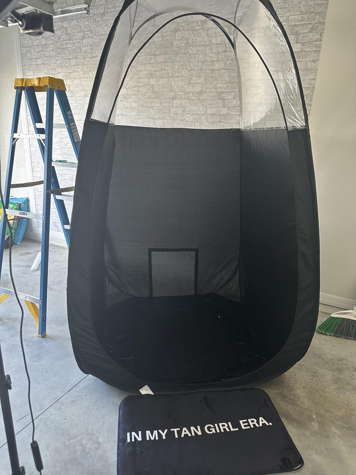 Naked Sun XL Portable Spray Tan Tent - Extra Large Pop Up Tent for Professional Tanning, Heavy Duty Fabric Mobile Spray Room with Carrying Bag & Easy Clean Floor - Black customer photo 1