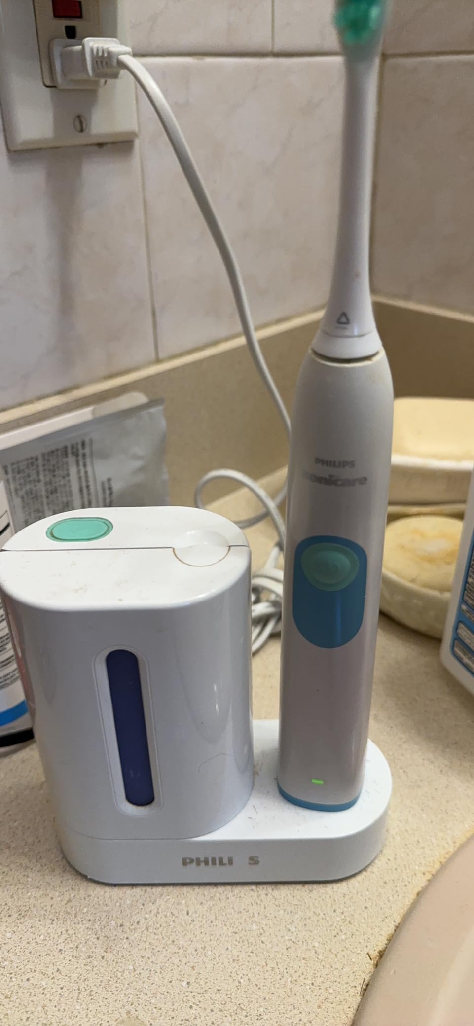 Philips Sonicare Flexcare Healthy White UV Sanitizer/Charger HX6160/D - Bulk Packing customer photo 1