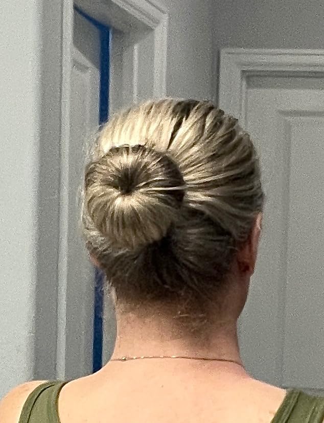Beaute Galleria Hair Donut Bun Maker Ring Style Mesh Chignon Ballet Sock Bun (Medium, Beige/Blonde) customer photo 1