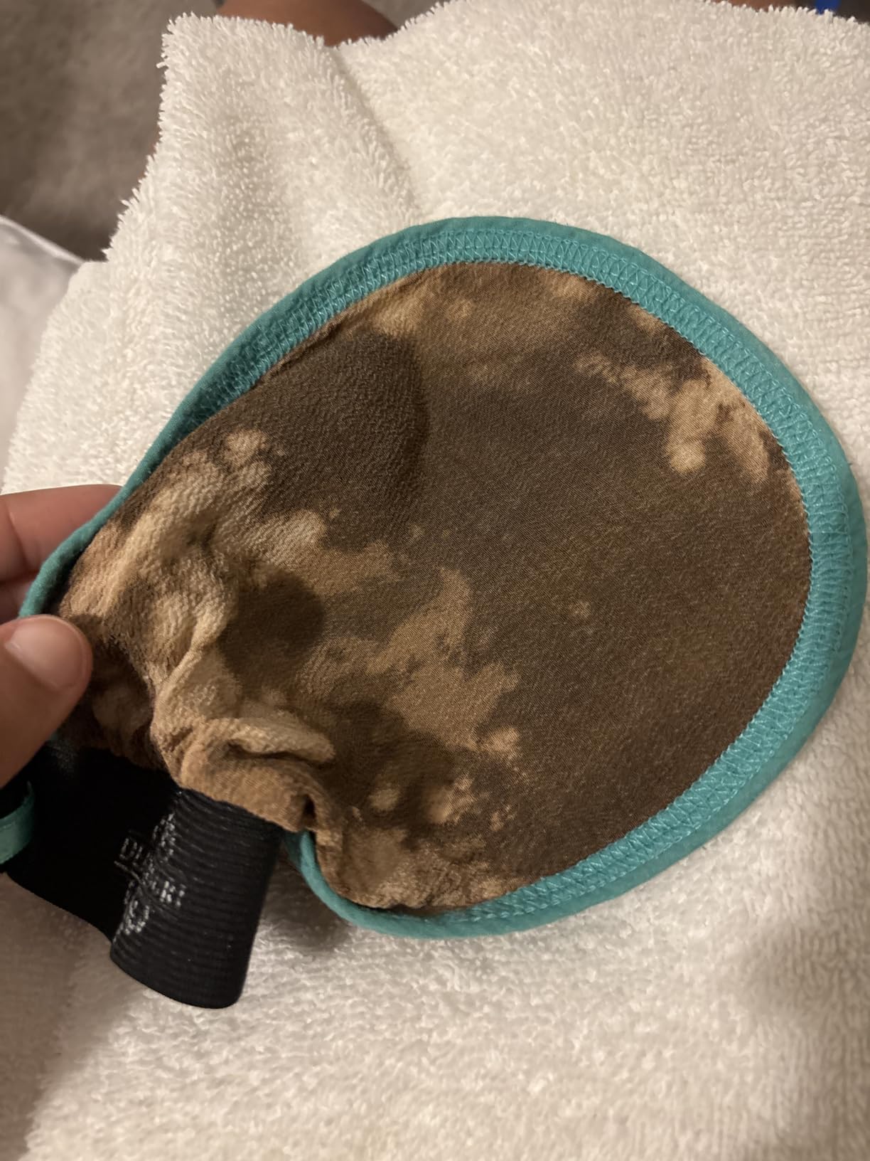 Dermasuri - Deep Exfoliating Glove - Korean Exfoliating Mitt & Body Scrubber - Keratosis Pilaris Treatment Scrub - Self Tanner Mitt & Ingrown Hair Exfoliator - Shower Gloves for Women & Men - (1 Pack) customer photo 2