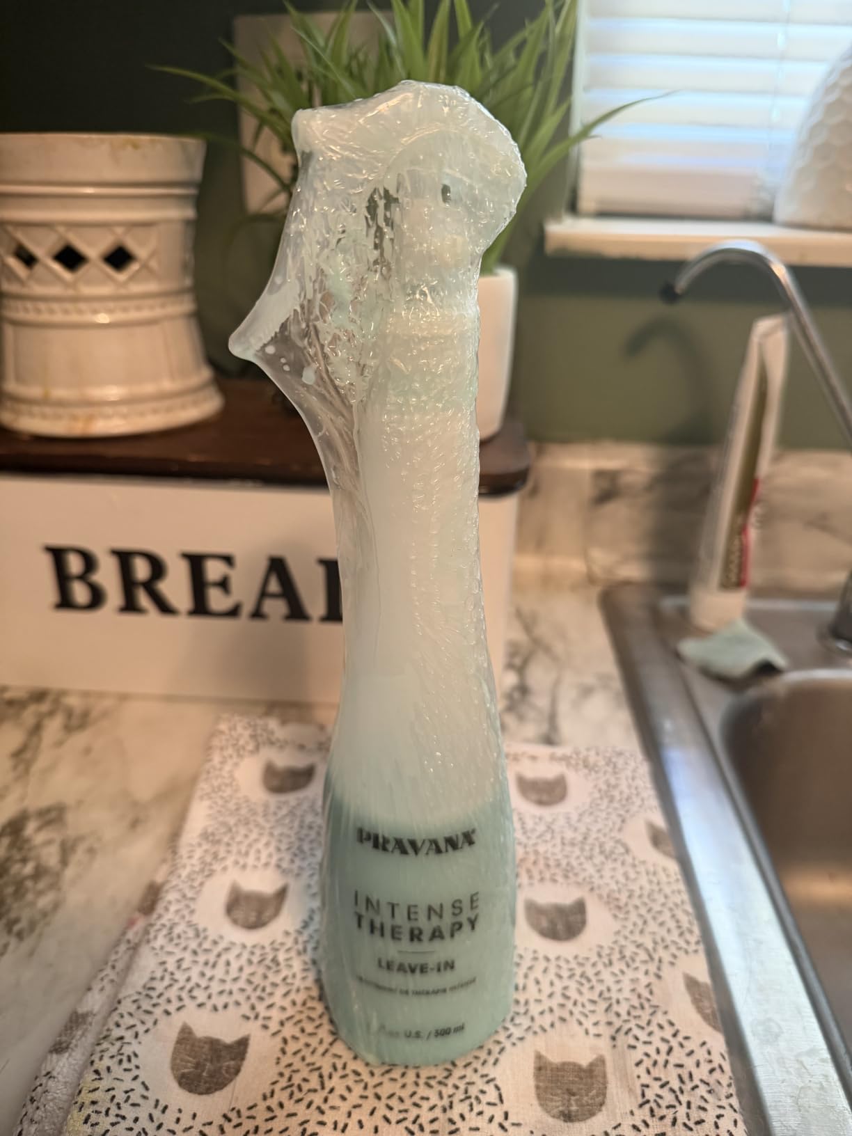 PRAVANA Intense Therapy Leave-In Conditioner Spray Treatment & Detangler | Instantly Detangles & Hydrates | Equalizes Hair Porosity | For All Hair Types | Strengthens & Softens Hair customer photo 1