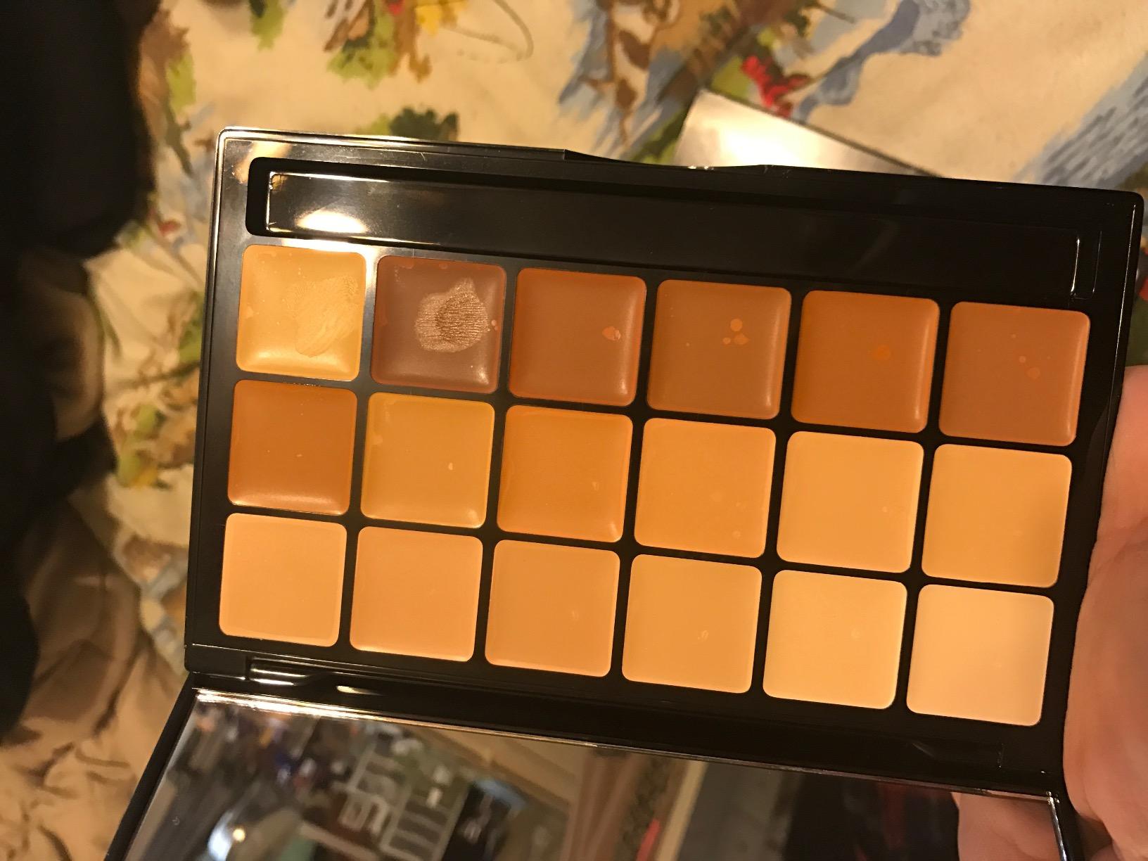 Graftobian HD Glamour Creme Foundation Warm Super Palette - 18 High Definition Warm Undertone Cream Shades customer photo 1