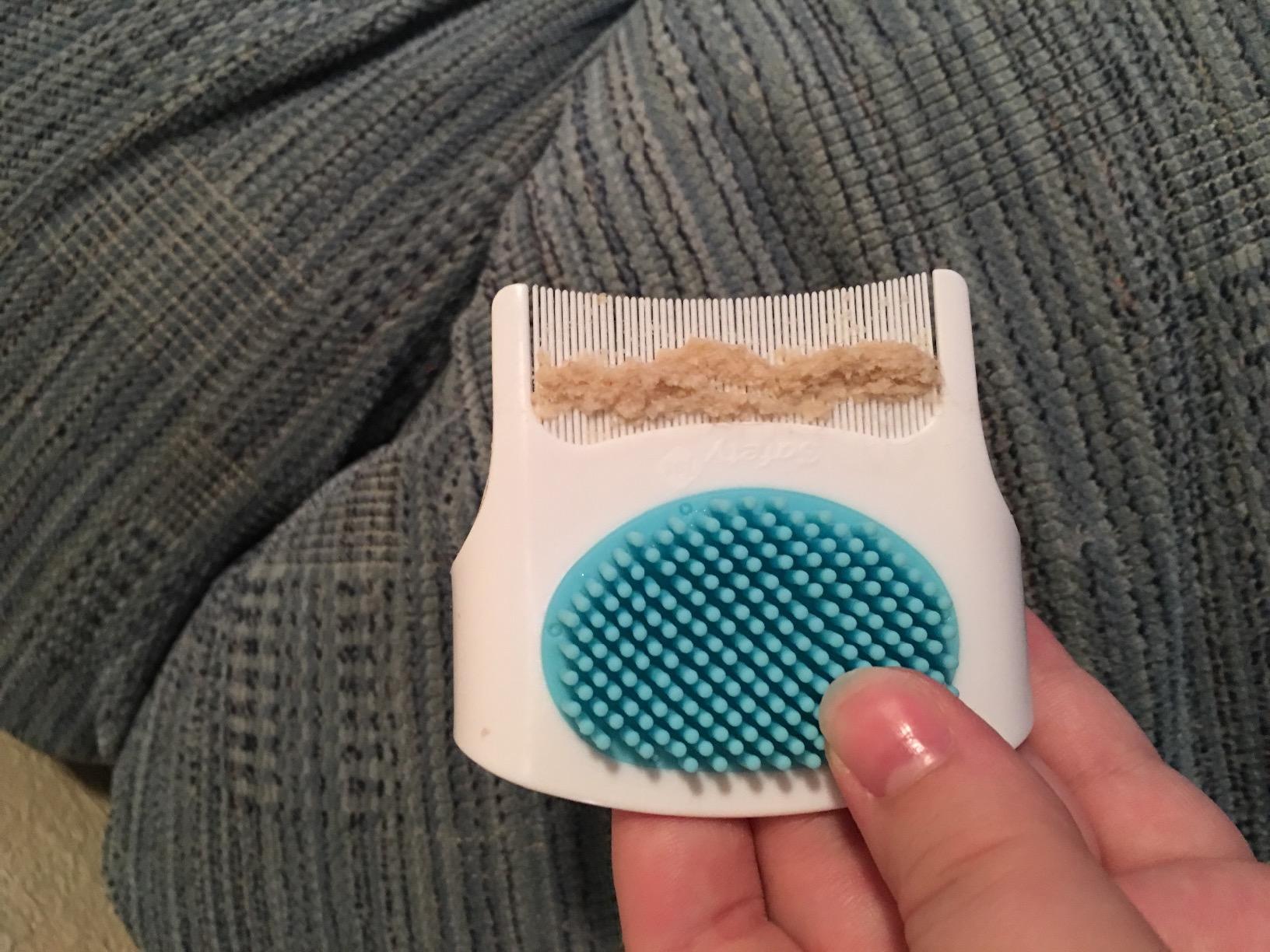 Safety 1st Cradle Cap Brush and Comb, White/Blue customer photo 1