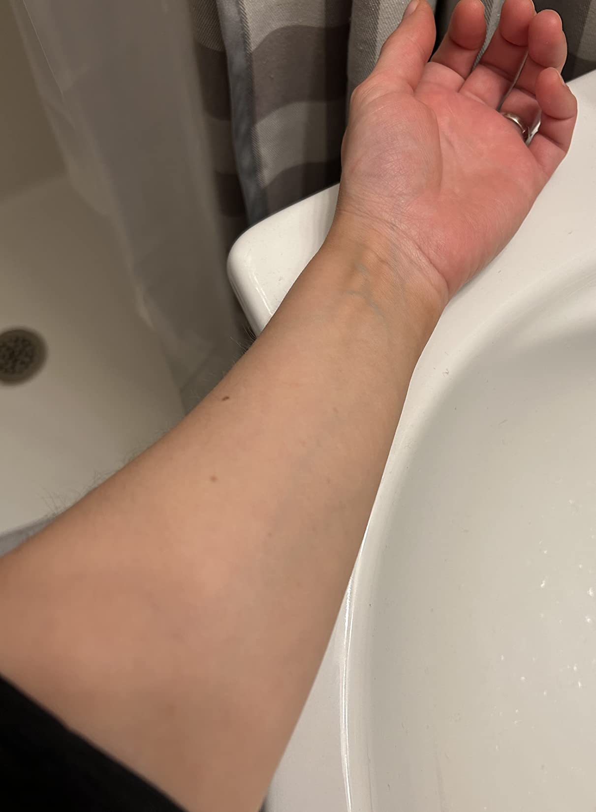 Bondi Sands Everyday Gradual Tanning Milk | Long-Lasting, Tanning Body Moisturizer Enriched With Aloe Vera and Vitamin E for Glowing Skin customer photo 2