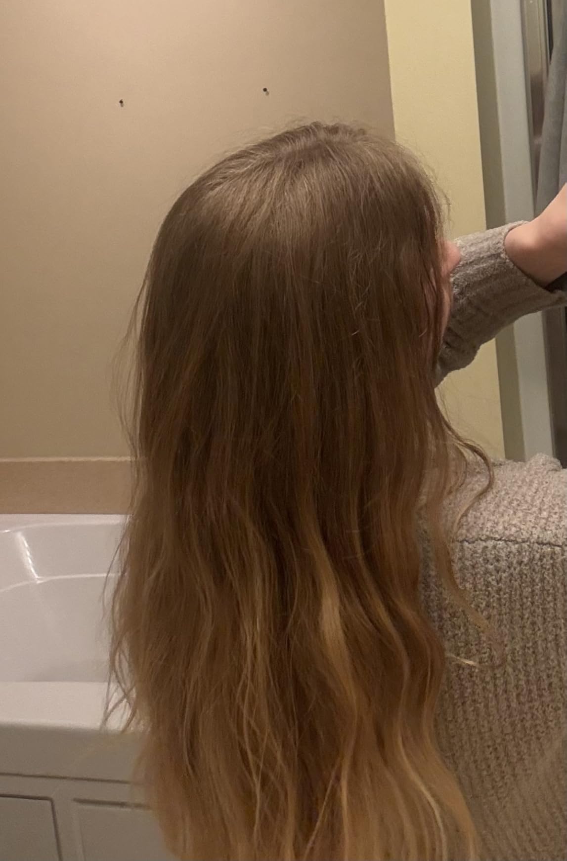 Living Proof Perfect Hair Day Dry Shampoo - Absorbs Oil, Sweat, Odor, Cleans Hair, Fresh Scent, Detoxifies Scalp for Women and Men customer photo 1