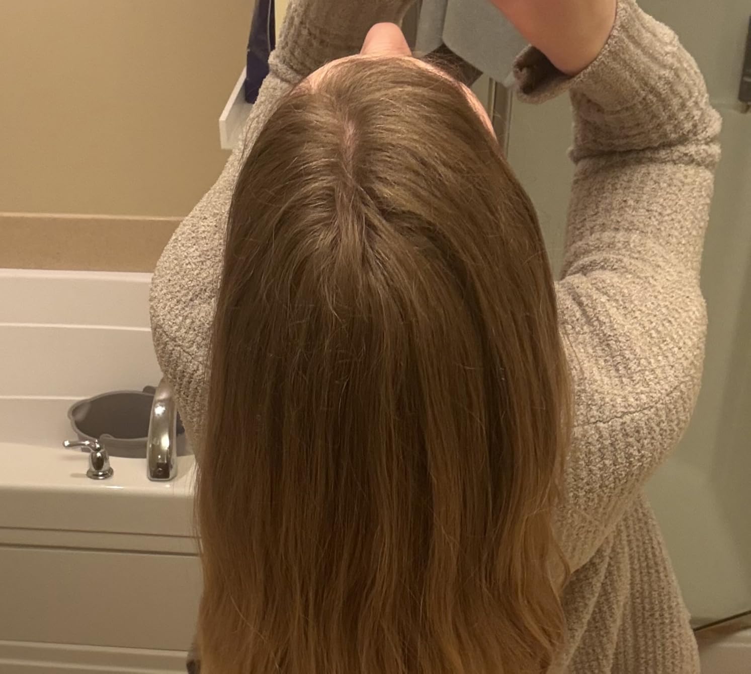 Living Proof Perfect Hair Day Dry Shampoo - Absorbs Oil, Sweat, Odor, Cleans Hair, Fresh Scent, Detoxifies Scalp for Women and Men customer photo 2