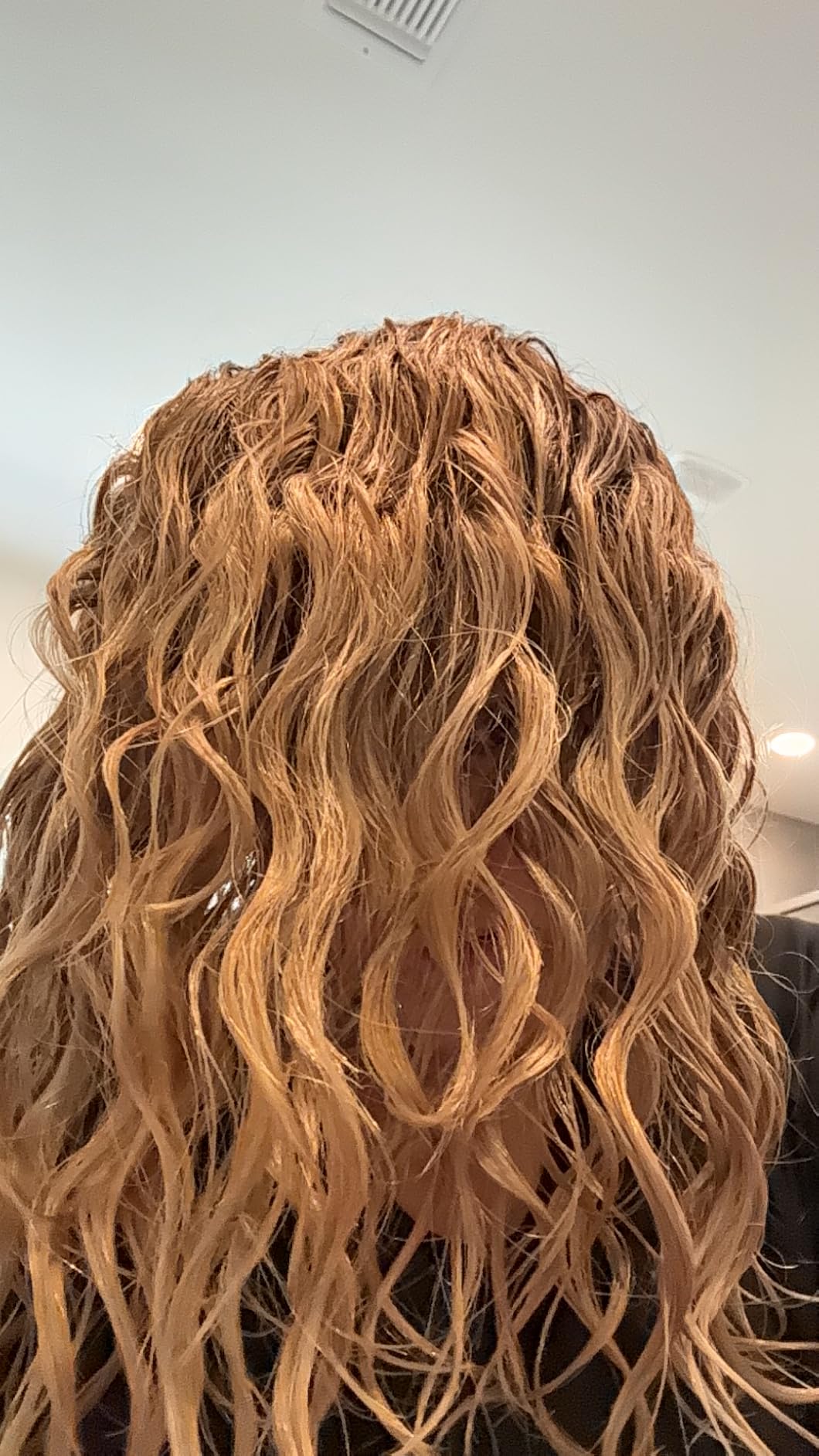 OLIGO PROFESSIONNEL - Blacklight Blue Shampoo - Sulfate-Free Blue Shampoo for Blonde and Color Hair - Revive Treated Hair - Refreshes Faded Highlights - 11 Amino Acids and Moisturizing Formula - 8.5oz customer photo 1