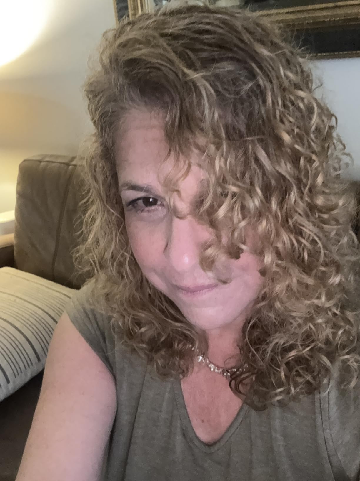Maui Moisture Curl Quench + Coconut Oil Hydrating Curl Cream Smoothie, Curly Hair Styling Cream with Coconut Oil & Papaya Butter Helps Tame Frizz & Enhance Softness, Silicone Free, 12 oz customer photo 1