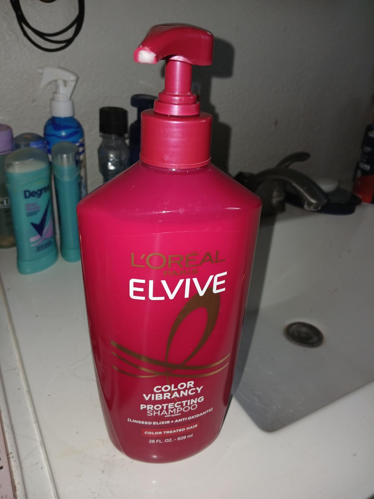 L'Oreal Paris Elvive Color Vibrancizntensity Protecting Shampoo, for Color Treated Hair, Shampoo with Linseed Elixir and Anti-Oxidants, for Anti-Fade, High Shine, and Color Protection, 28 Fl Oz customer photo 1