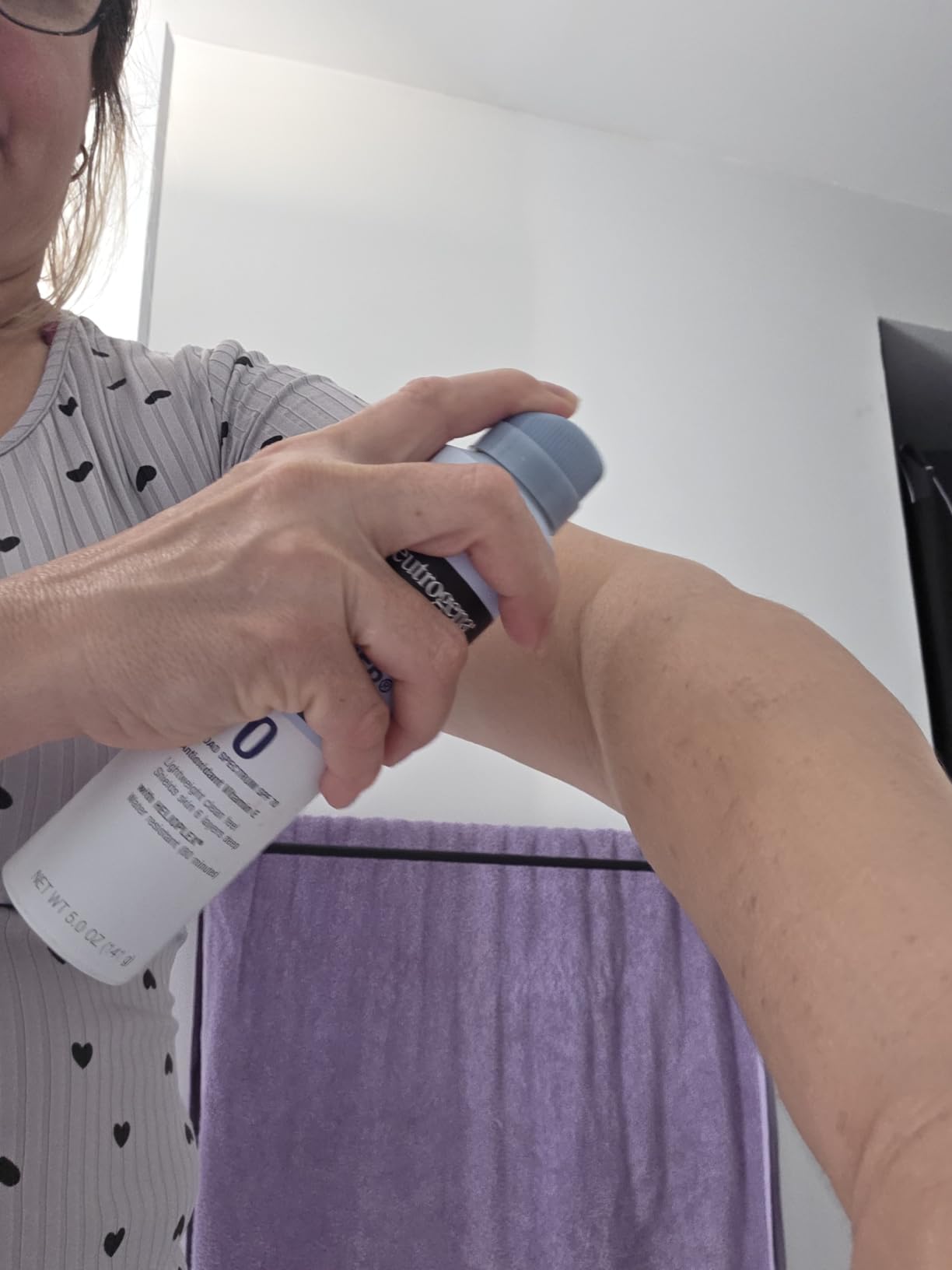 Neutrogena Ultra Sheer Dry Touch Sunscreen Spray, SPF 70, 3 x 5 oz | Broad Spectrum UVA/UVB Protection, Lightweight Spray, Water-Resistant up to 80 Minutes, PABA-, & Oxybenzone-Free customer photo 2