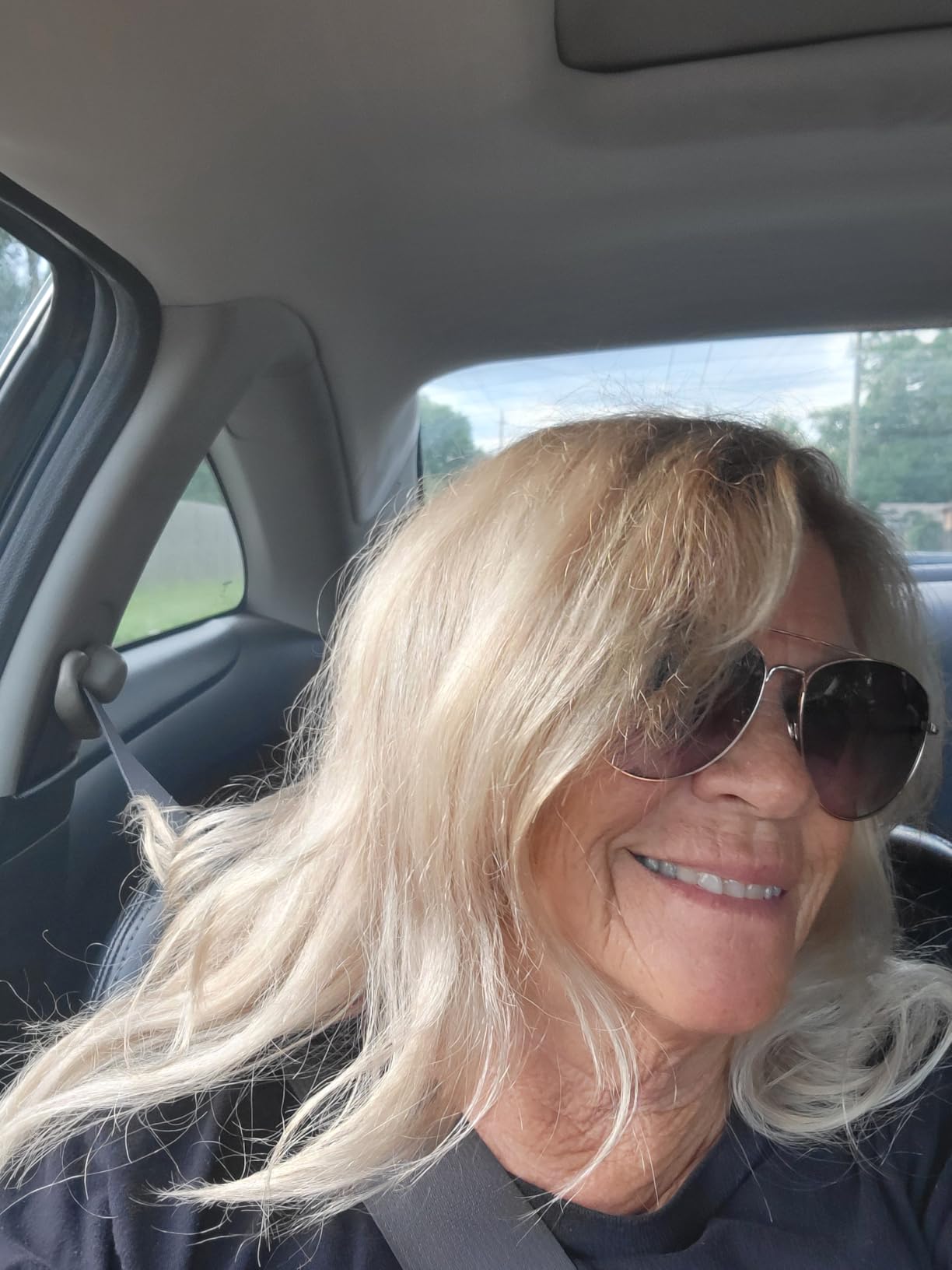 Garnier Nutrisse Ultra Creme Hair Color, Permanent Hair Dye with 100% Gray Coverage, 90 Light Natural Blonde (Macadamia), 2 Count customer photo 2