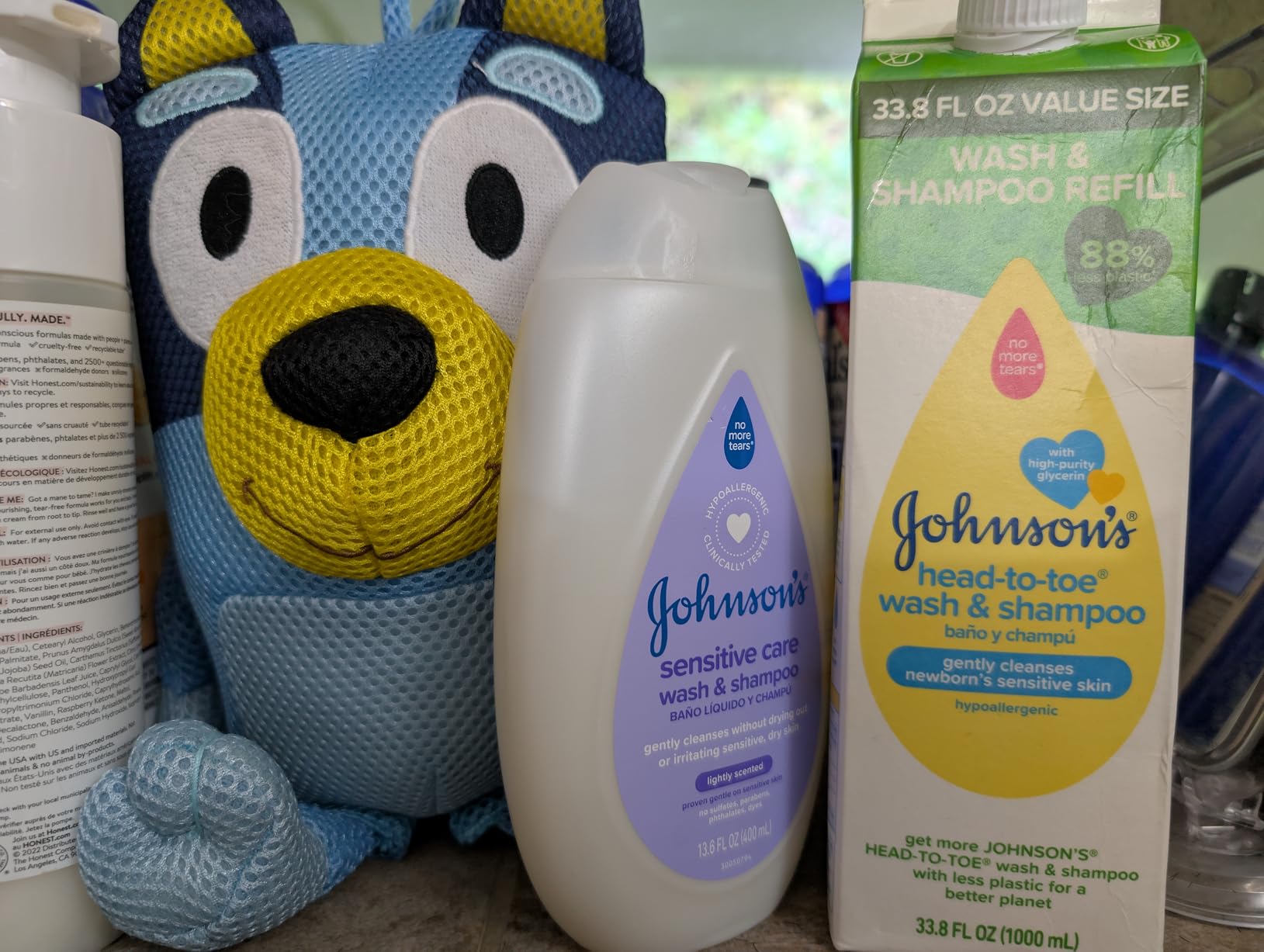 Johnson's Baby Head-To-Toe 2 in 1 Tear Free Wash & Shampoo with Aloe Vera and Vitamin B5, Safe and Gentle for Newborns and Delicate Skin, Hypoallergenic and pH Balanced, 27.1 Fl Oz customer photo 1