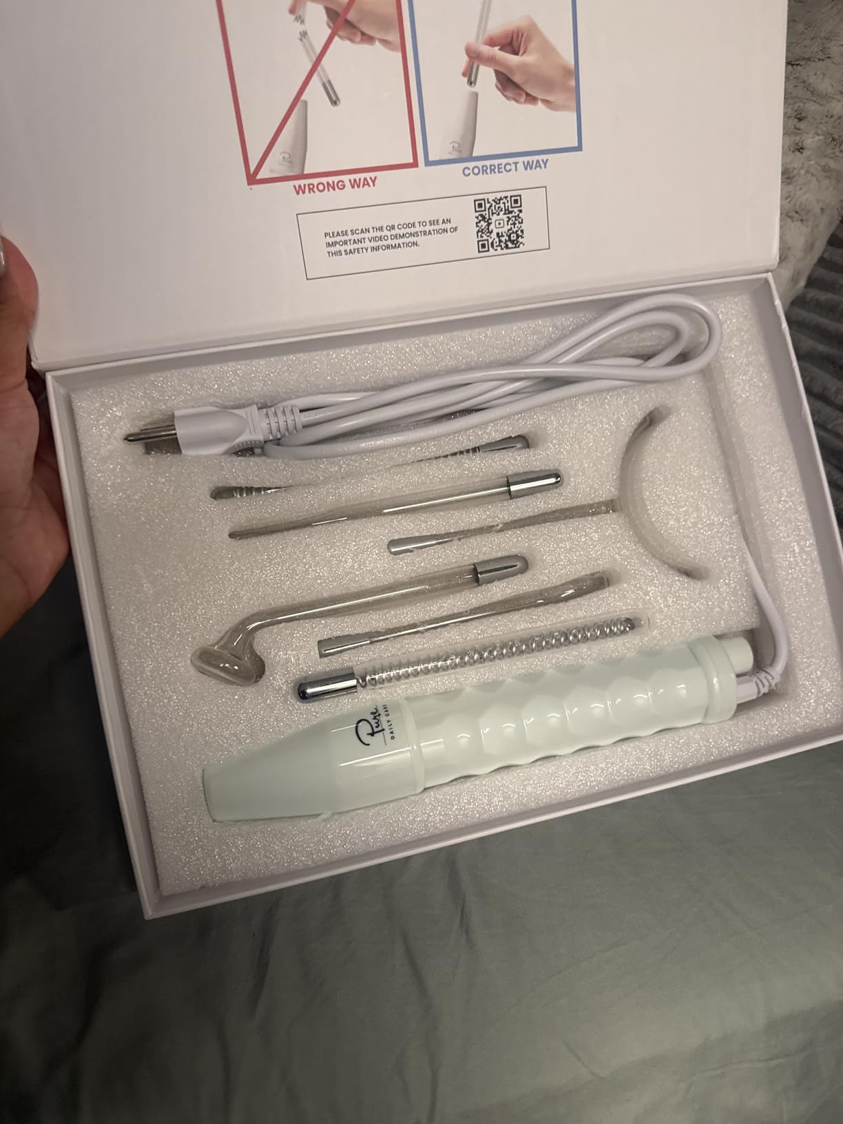 NuDerma Professional Skin Therapy Wand - Portable Skin Therapy Machine with 6 Neon & Argon Wands – Boost Your Skin – Clear Firm & Tighten customer photo 1