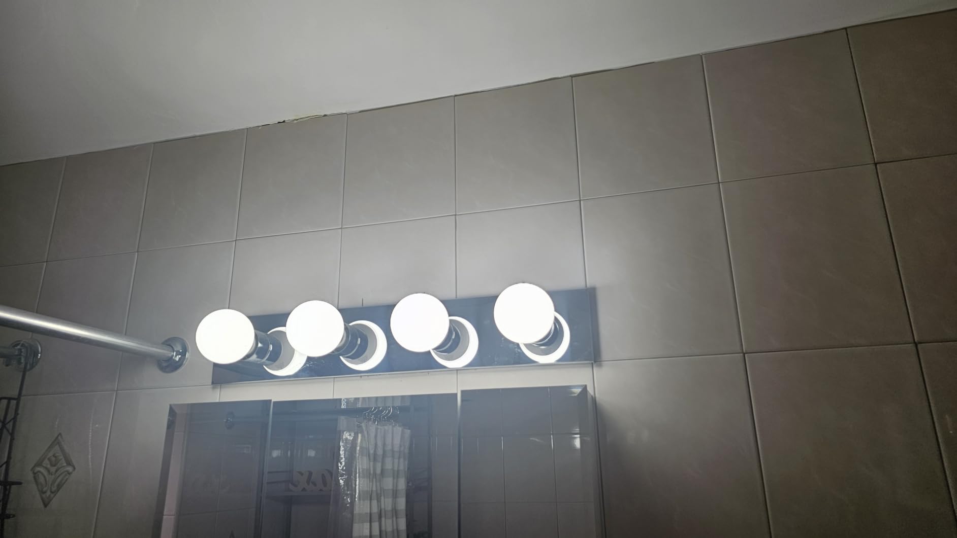 G25 LED Globe Light Bulbs, 60W Equivalent, 5000K Daylight Bathroom, E26 Base, Eye-Friendly Vanity Round, Perfect for Vanity Makeup Mirror, 120V CRI85+ Non-Dimmable 4Pack customer photo 2