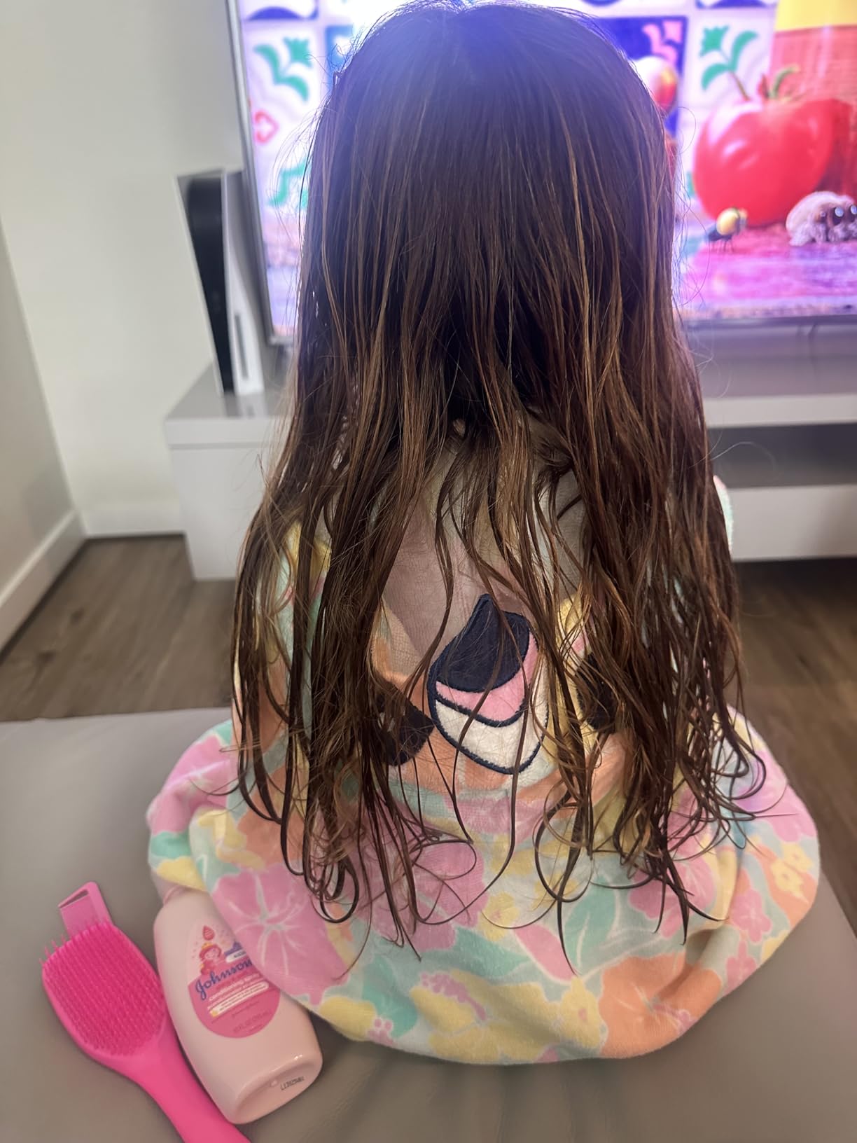 Johnson's Kids Shiny & Soft Hair Conditioning Spray with Argan Oil & Silk Proteins, Tear-Free Conditioning Spray for Shine & Softness, Gentle for Toddler Haircare, 10 fl. oz customer photo 2