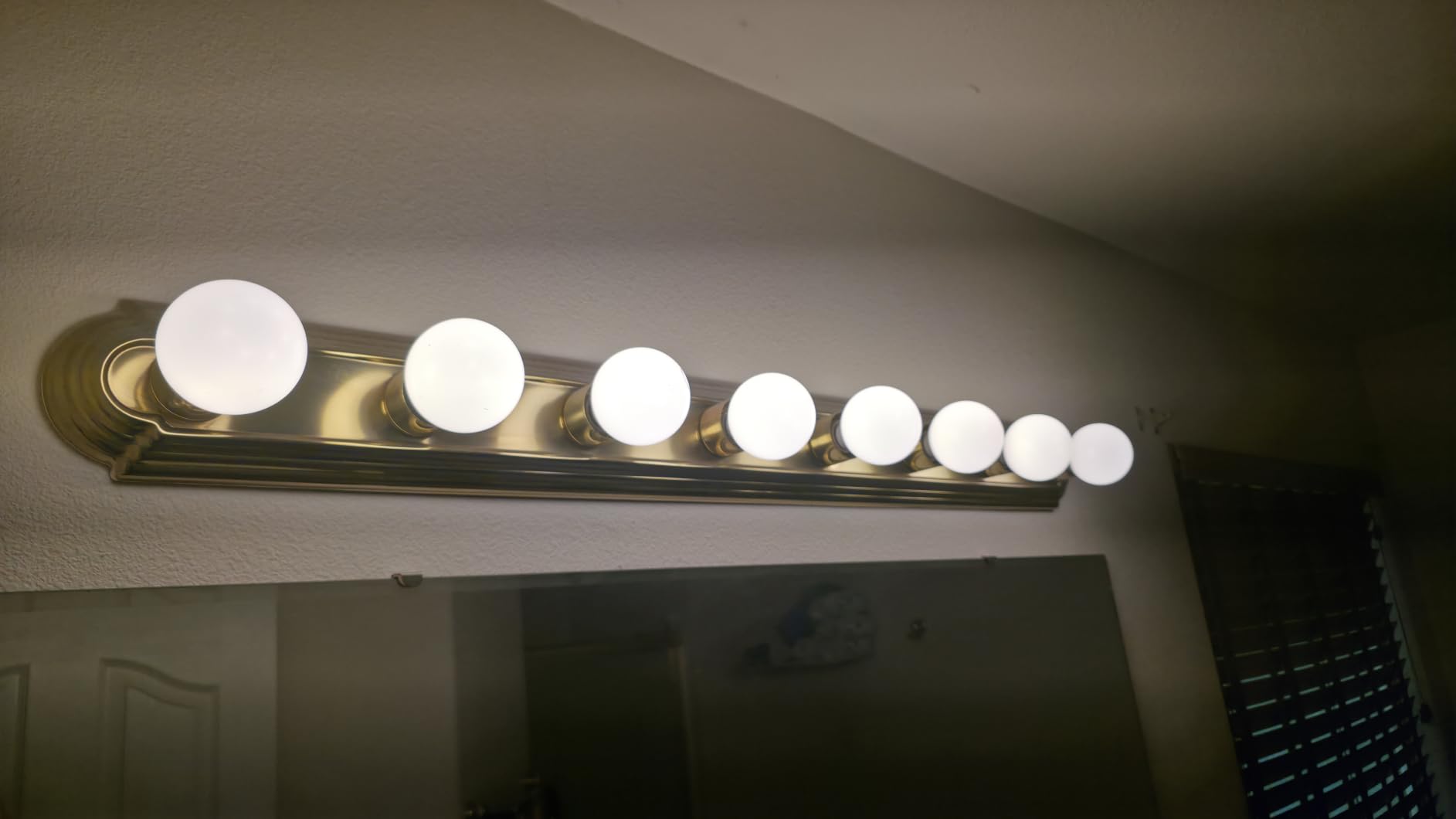 Sunco 12 Pack G25 LED Light Bulb, Globe, Vanity Bathroom Mirror, 6W=40W | 6000K Daylight DLX, Frosted Lens, 450LM, Dimmable, E26 Medium Base, Vanity Mirror Lighting, Damp Rated Decorative Round Bulb customer photo 2