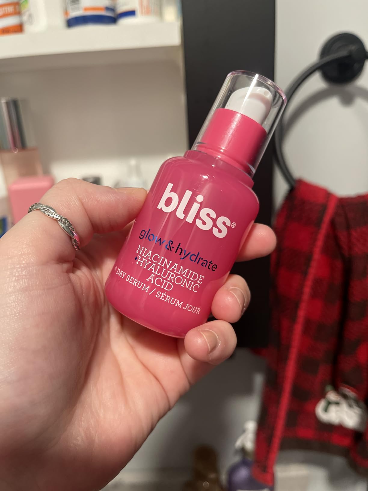 Glow and Hydrate Niacinamide Hydrating Face Serum - 1 Fl Oz customer photo 1