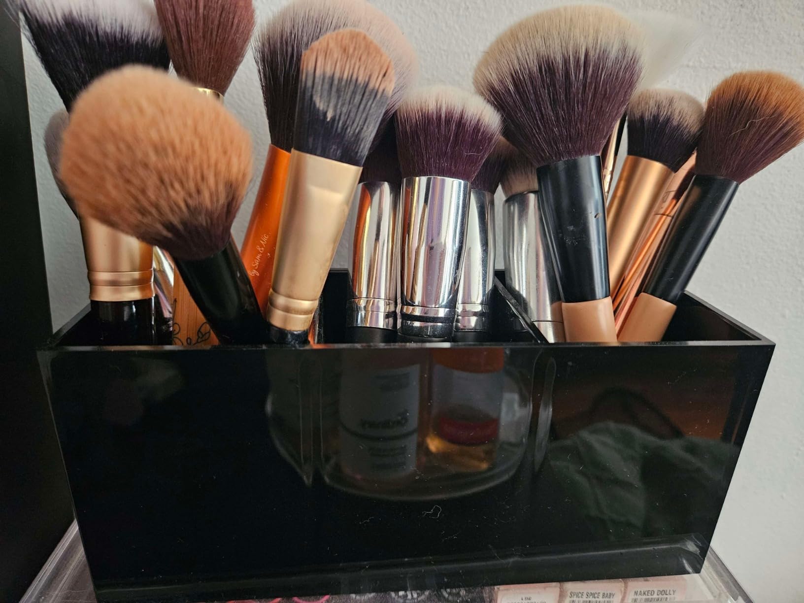 Weiai Black Makeup Brush Holder Organizer, 3 Slot Acrylic Cosmetics Brushes Storage Solution customer photo 1