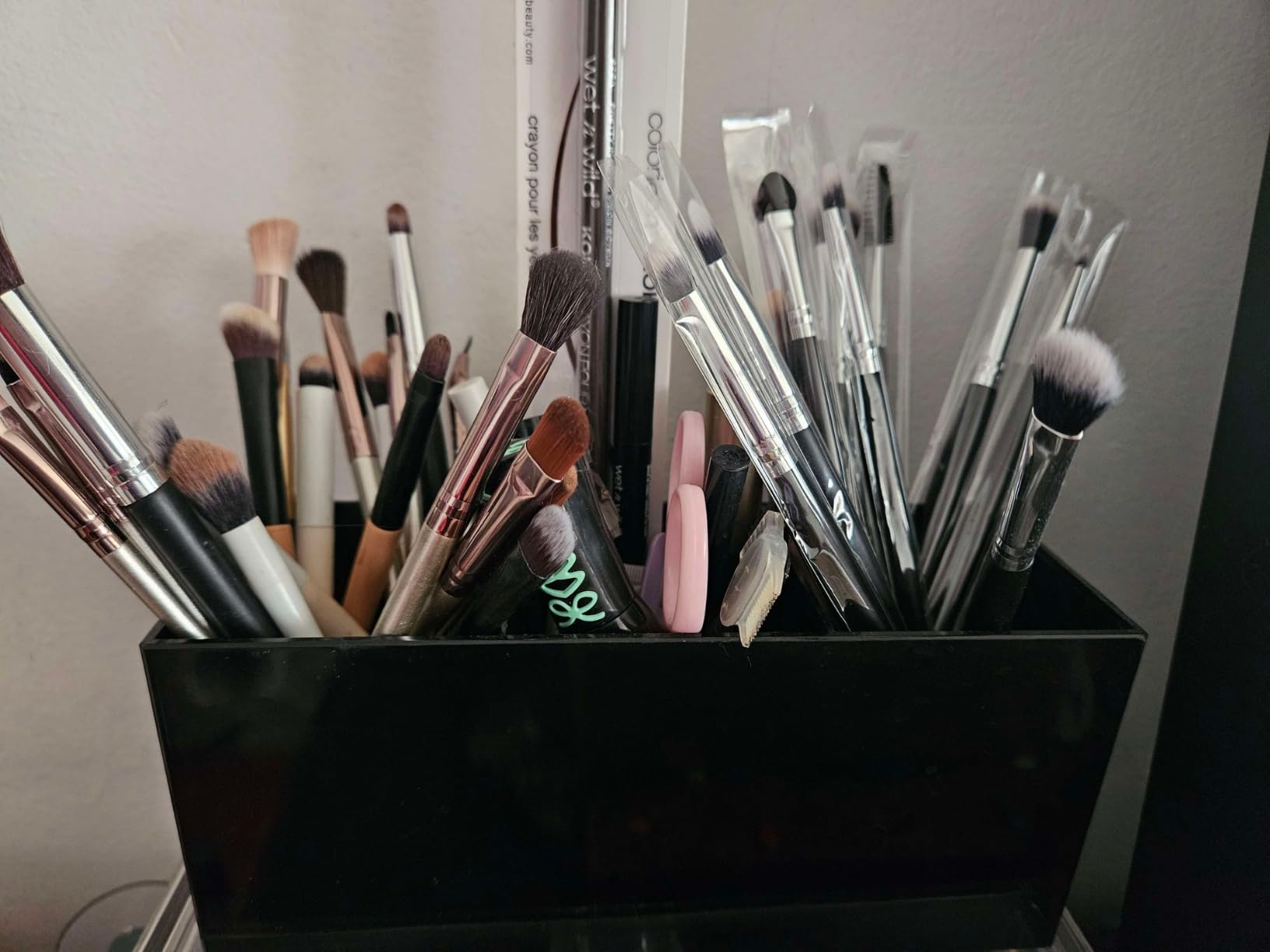Weiai Black Makeup Brush Holder Organizer, 3 Slot Acrylic Cosmetics Brushes Storage Solution customer photo 2
