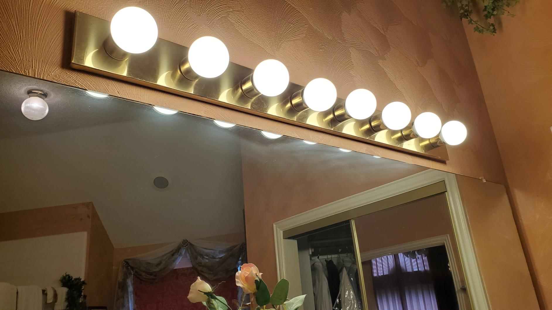 Honesorn 4 Pack G25 LED Globe Vanity Light Bulb 2700K Warm White, E26 Base | 60 Watt Equivalent, Globe Light Bulbs for Vanity Makeup Mirror, Round Light for Bathroom, CRI85+, 500LM, 120V, Non-dimmable customer photo 2
