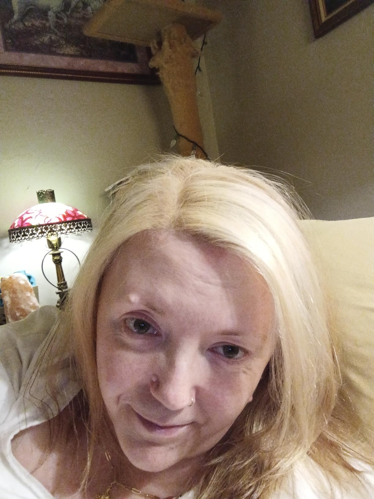 Clairol Professional Shimmer Lights Violet Toning Mask for Neutralizing Brassy Tones with Refreshing Blonde Hair Results customer photo 2