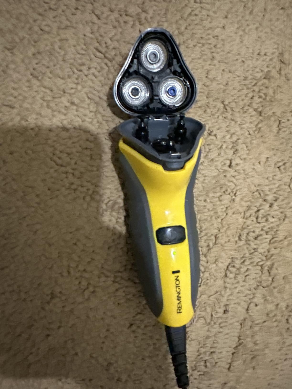 Remington Indestructible Rotary Shaver 5100, Electric Razor, Yellow customer photo 1