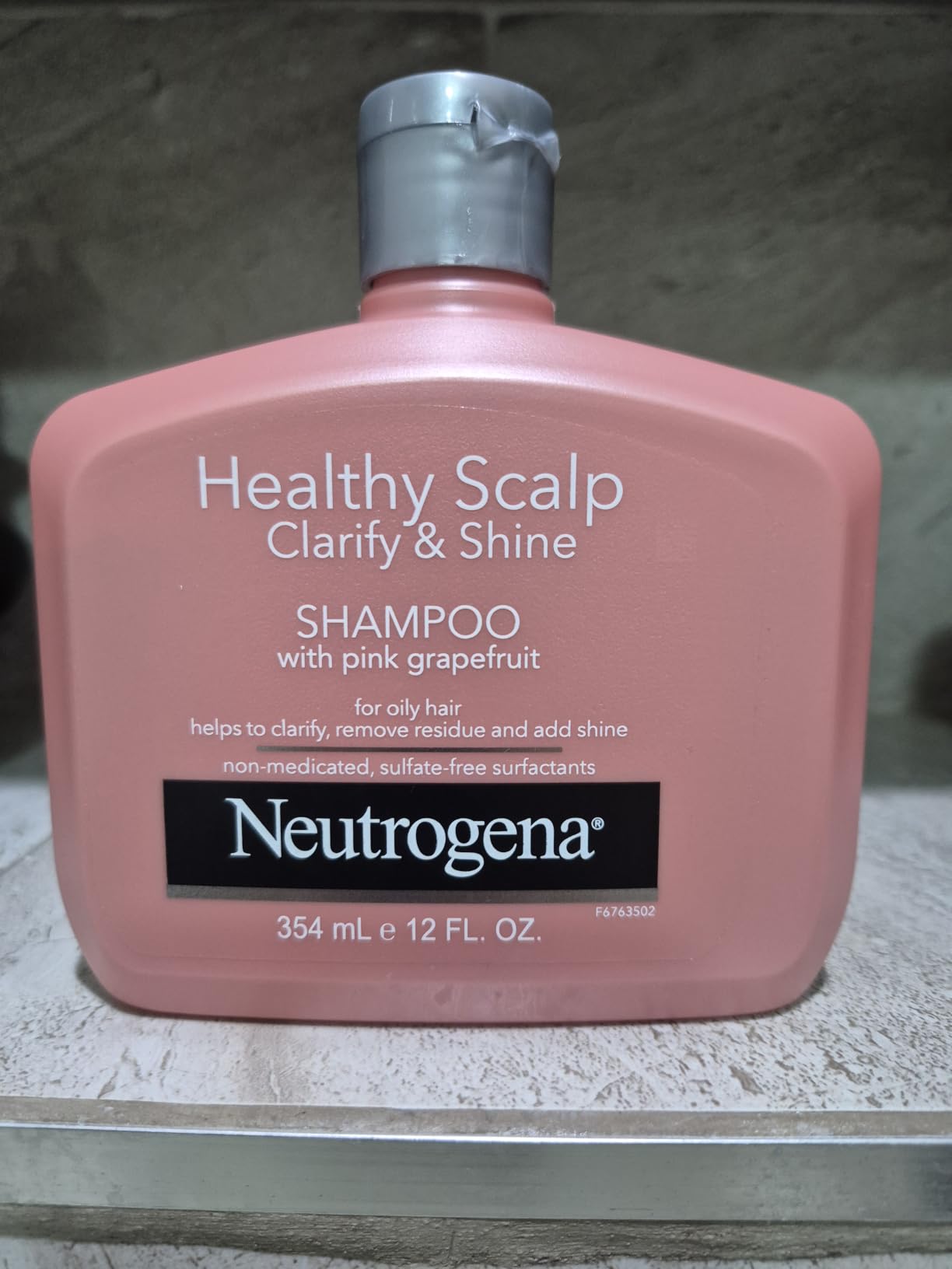 Neutrogena Healthy Scalp Pink Grapefruit Shampoo for Oily Hair & Scalp, 12 fl oz customer photo 1