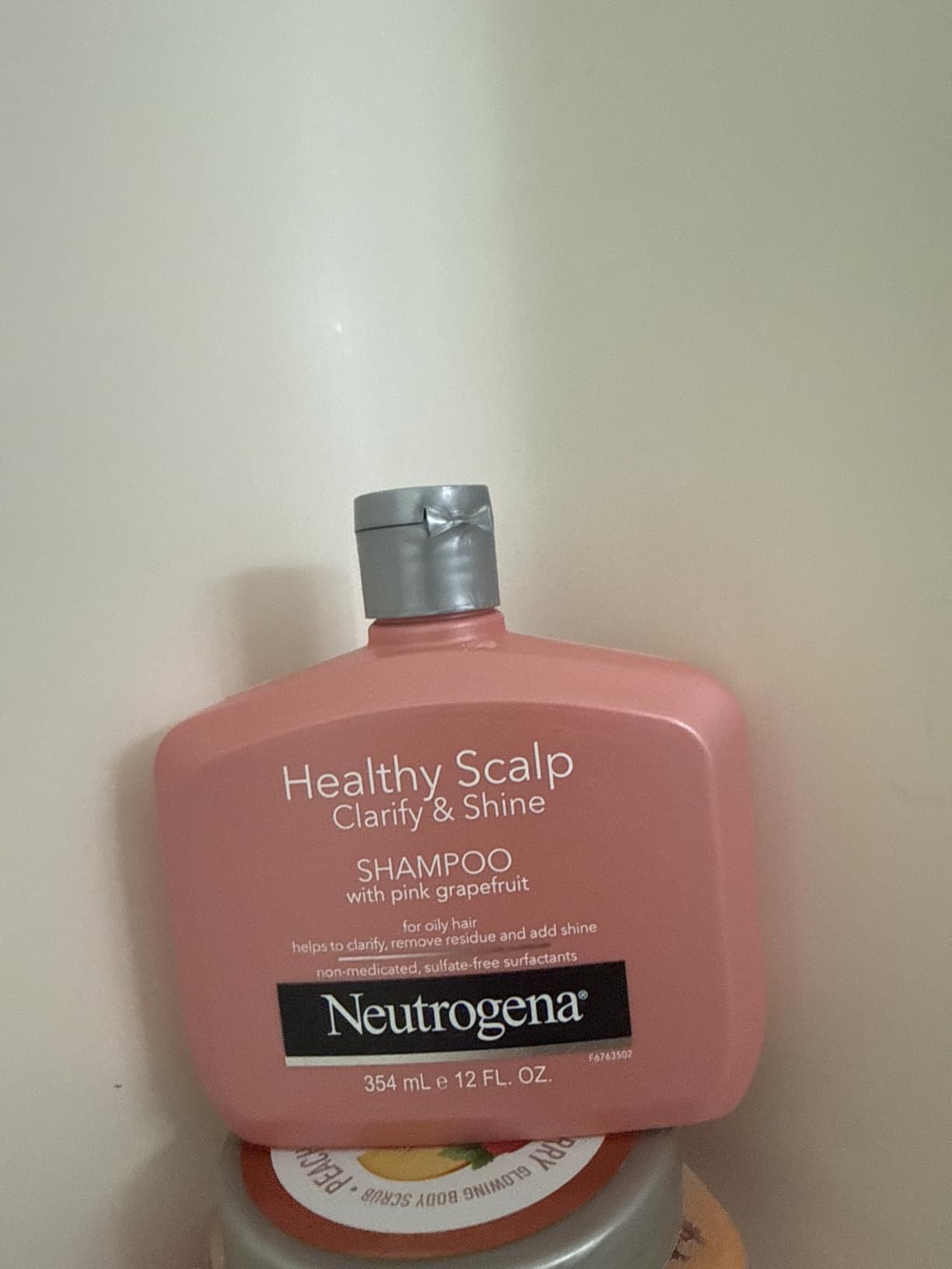 Neutrogena Healthy Scalp Pink Grapefruit Shampoo for Oily Hair & Scalp, 12 fl oz customer photo 2