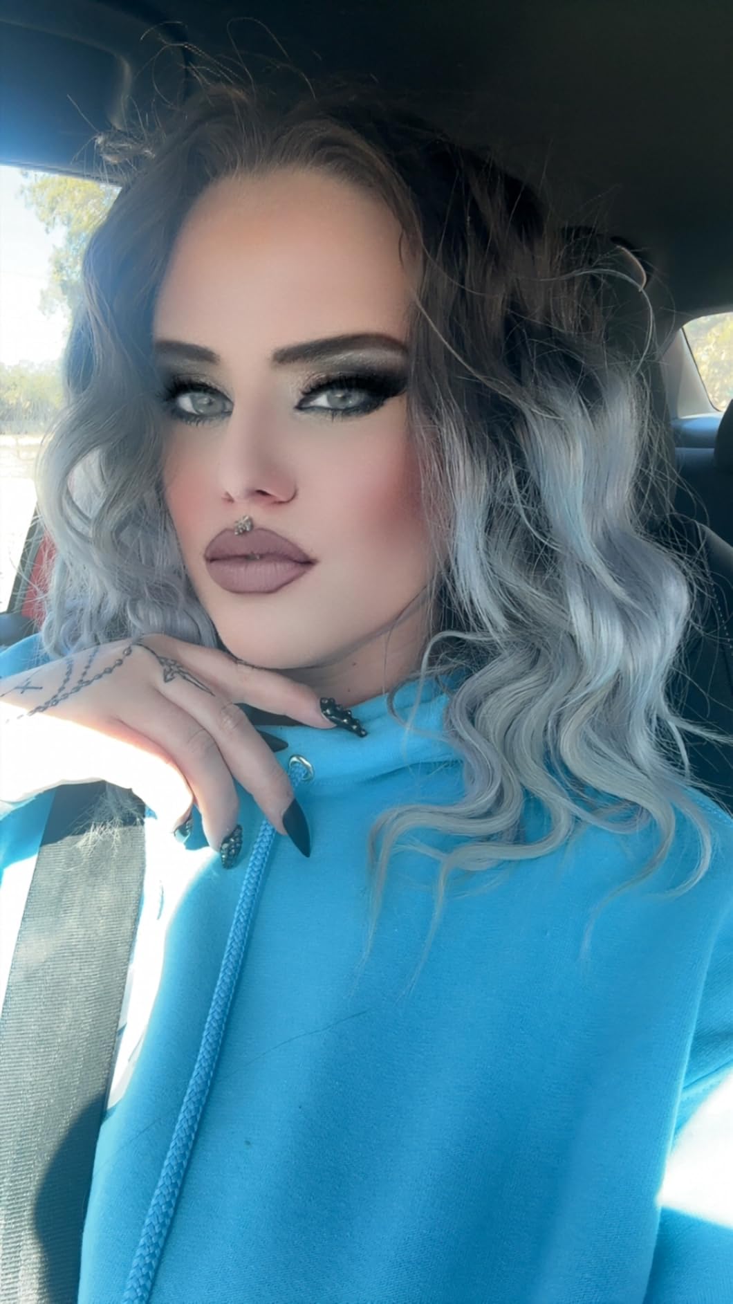 MANIC PANIC Blue Lightning Hair Bleach Kit - 30 Volume Developer + Bleach Powder Hair Lightener Lifts up to Five Levels And Eliminates Orange Tones - Vegan And Cruelty Free customer photo 2