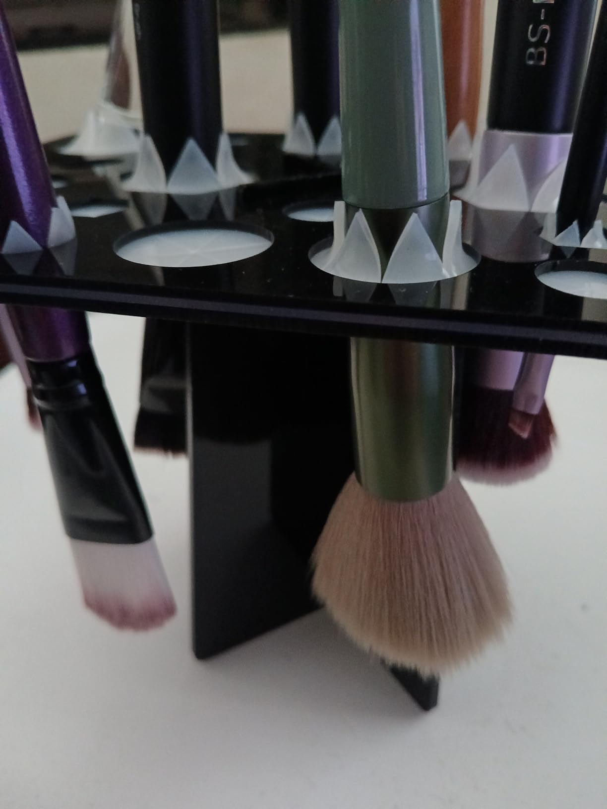 Luckyiren Acrylic Drying Rack for Brushes, Collapsible Stand with 28 Slots for Nail, Paint, and Makeup Brushes - Black, Unisex, Ideal for Artists and Enthusiasts customer photo 1