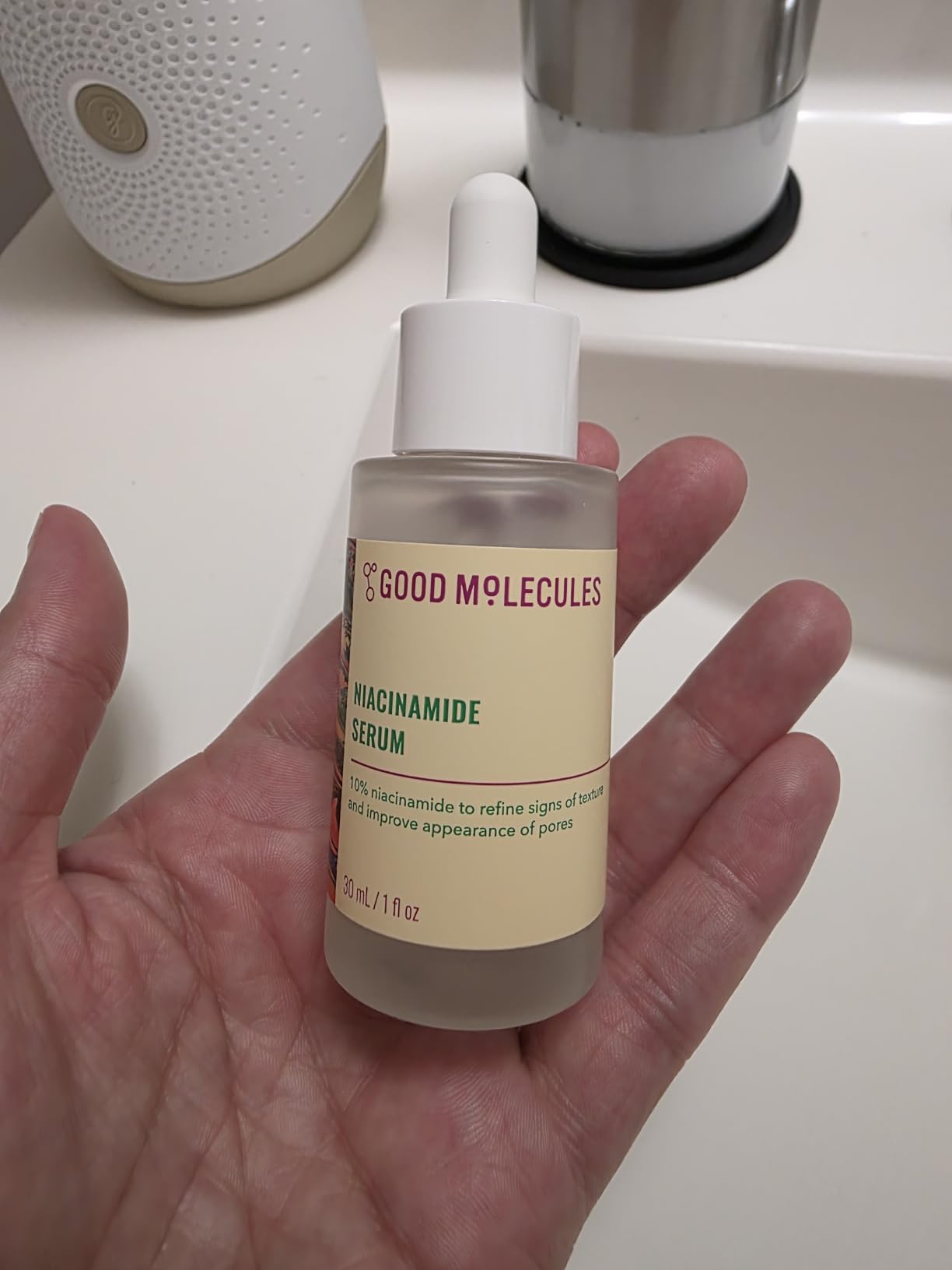 Good Molecules Niacinamide Serum - 10% Niacinamide to Target Blemishes, Nourishment, and Skin Tone - Ultra Hydrating Serum and Brightening Skin Care for Face customer photo 1