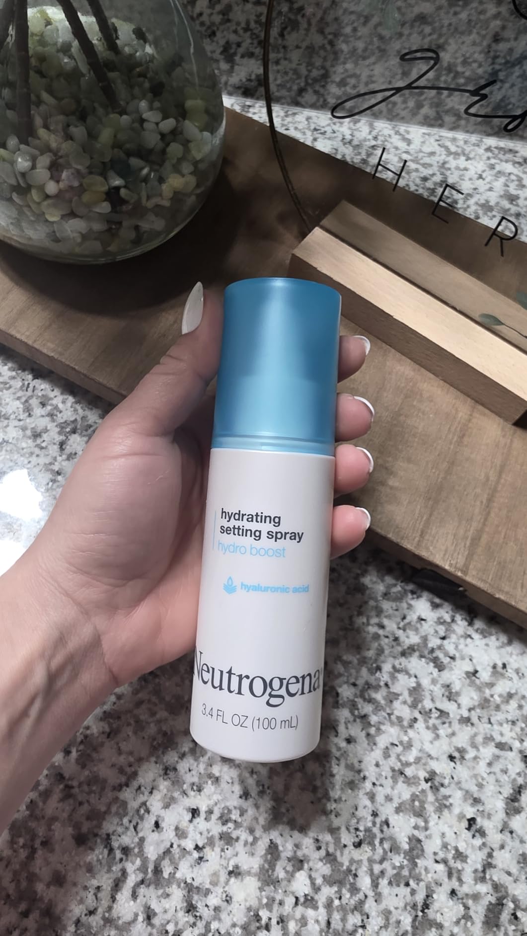 Neutrogena Hydro Boost Hydrating Makeup Setting Spray with Hyaluronic Acid, 3.4 fl. oz customer photo 1