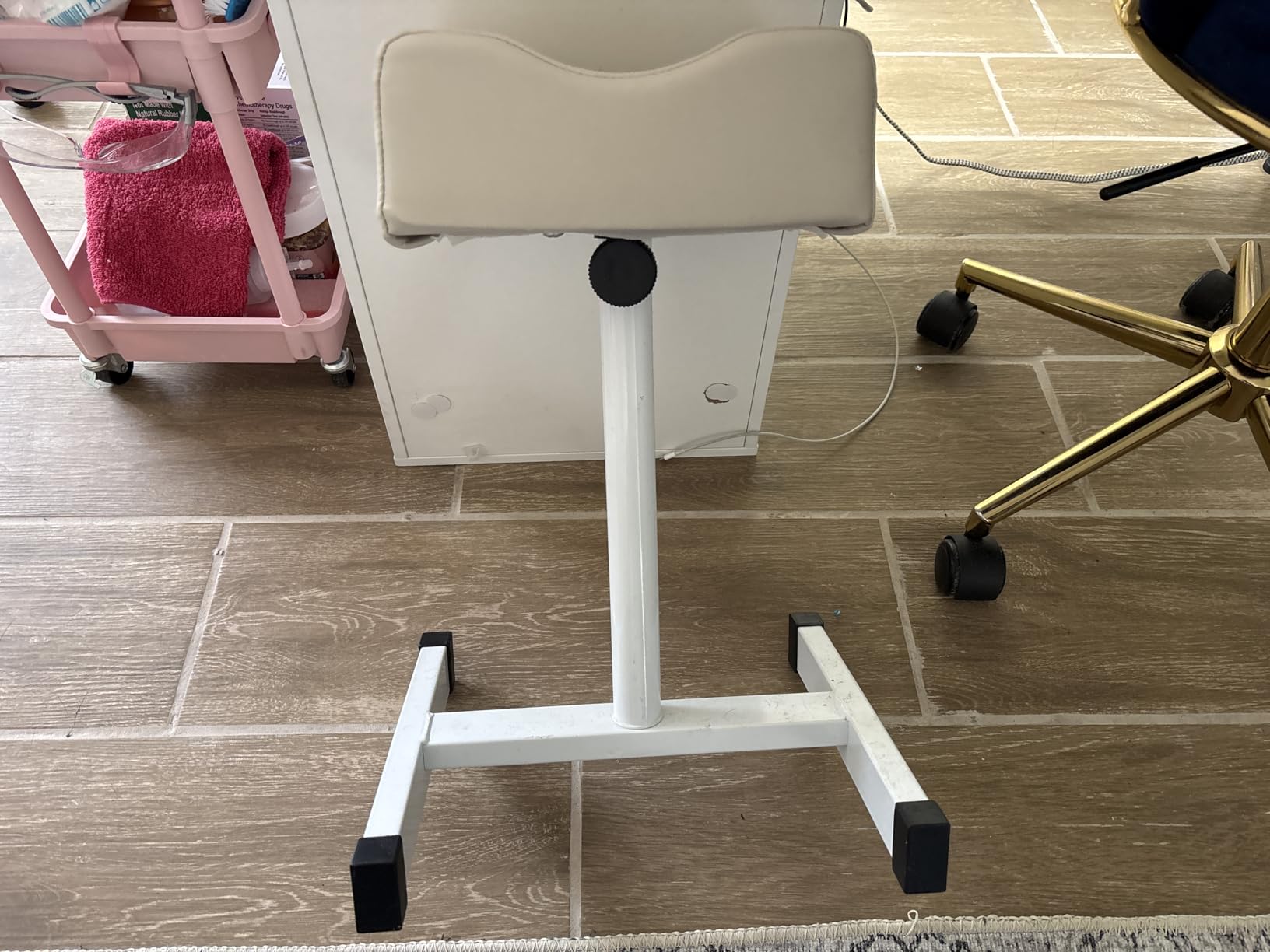 CHAOEEMY Pedicure Foot Rest, Adjustable Height Pedicure Stool, Pedicure Stand for Home Salon, Tattoo, Nail Tech (White) customer photo 1