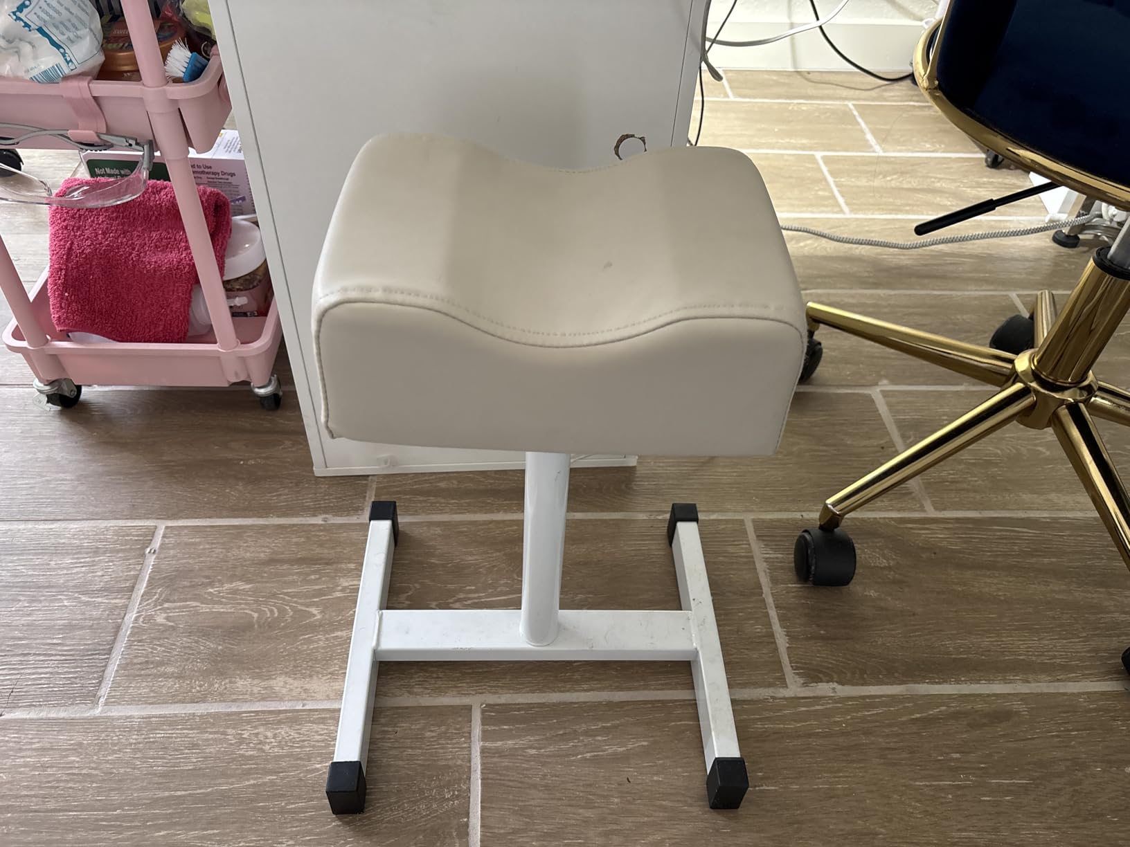 CHAOEEMY Pedicure Foot Rest, Adjustable Height Pedicure Stool, Pedicure Stand for Home Salon, Tattoo, Nail Tech (White) customer photo 2