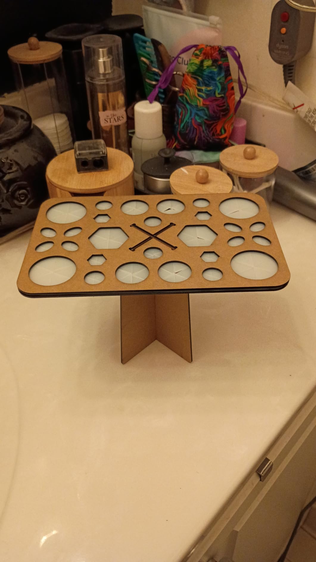 28 Hole Makeup Brush Drying Rack with Mat, Collapsible Makeup Brush Holder with Silicone Mat, Brush Dryer Stand, Make Up Organizer for Vanity Countertop customer photo 2