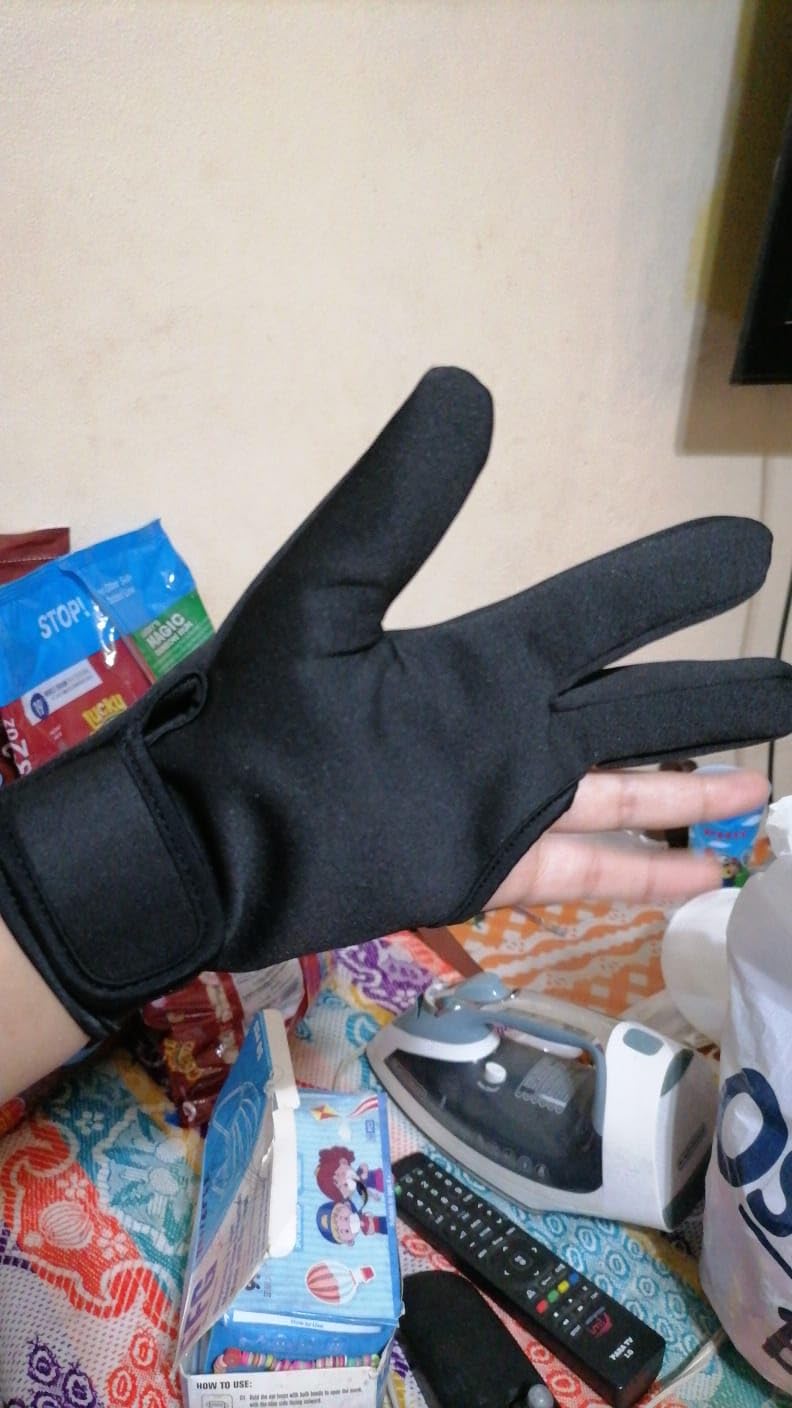 Geyoga 2 Pcs Heat Resistant Glove for Hair Styling 3 Finger Barber Gloves for Flat Iron Curling Wand Hair Dye(Black, Rose Red) customer photo 2