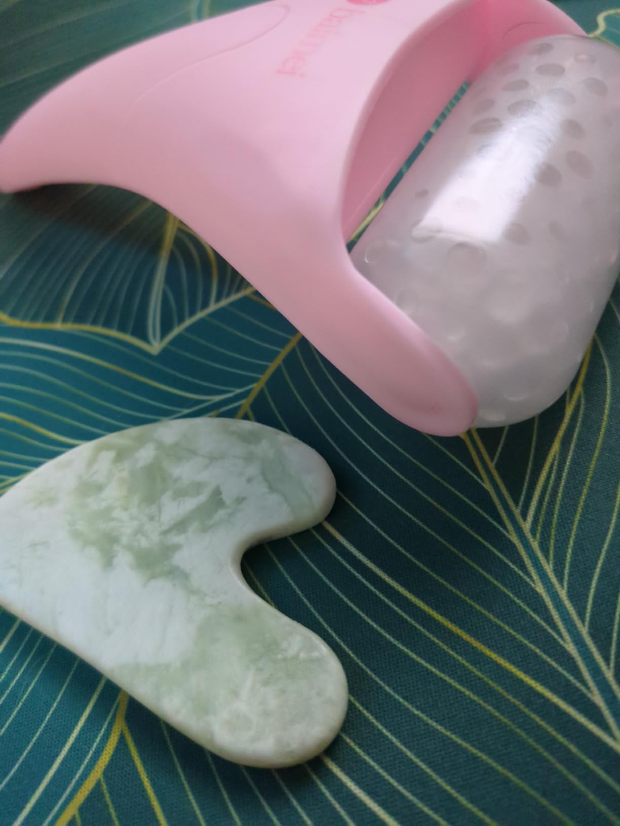 BAIMEI IcyMe Ice Roller for Face and Gua Sha Facial Tool Set, Ice Face Roller Reduces Puffiness Relieves Migraines Skin Care Tools, Self Care for Women - Pink customer photo 2