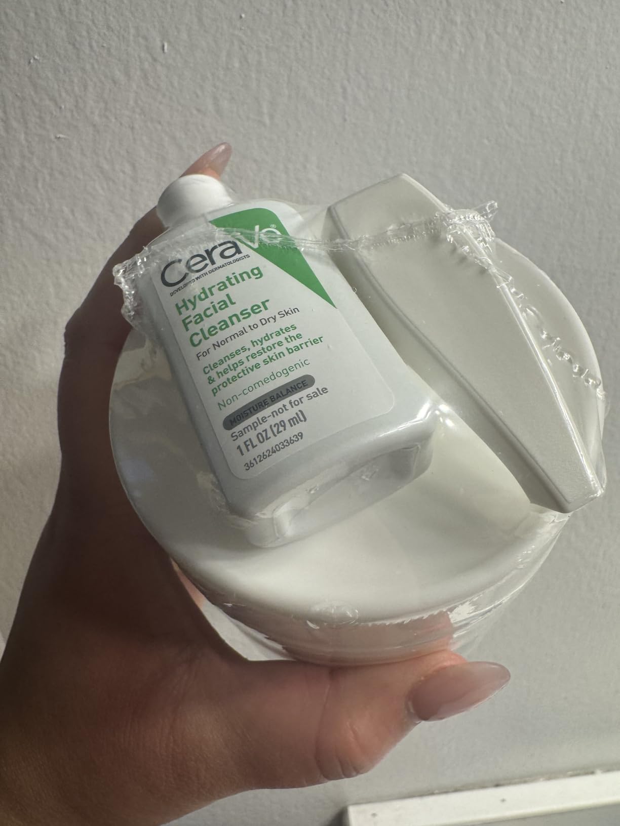 CeraVe Skin Care Set, Moisturizing Cream & Hydrating Facial Cleanser | 8oz Cream & 8oz Facial Cleanser, Ceramides + Hyaluronic Acid Moisturizer & Face Wash, National Eczema Association Accepted customer photo 1