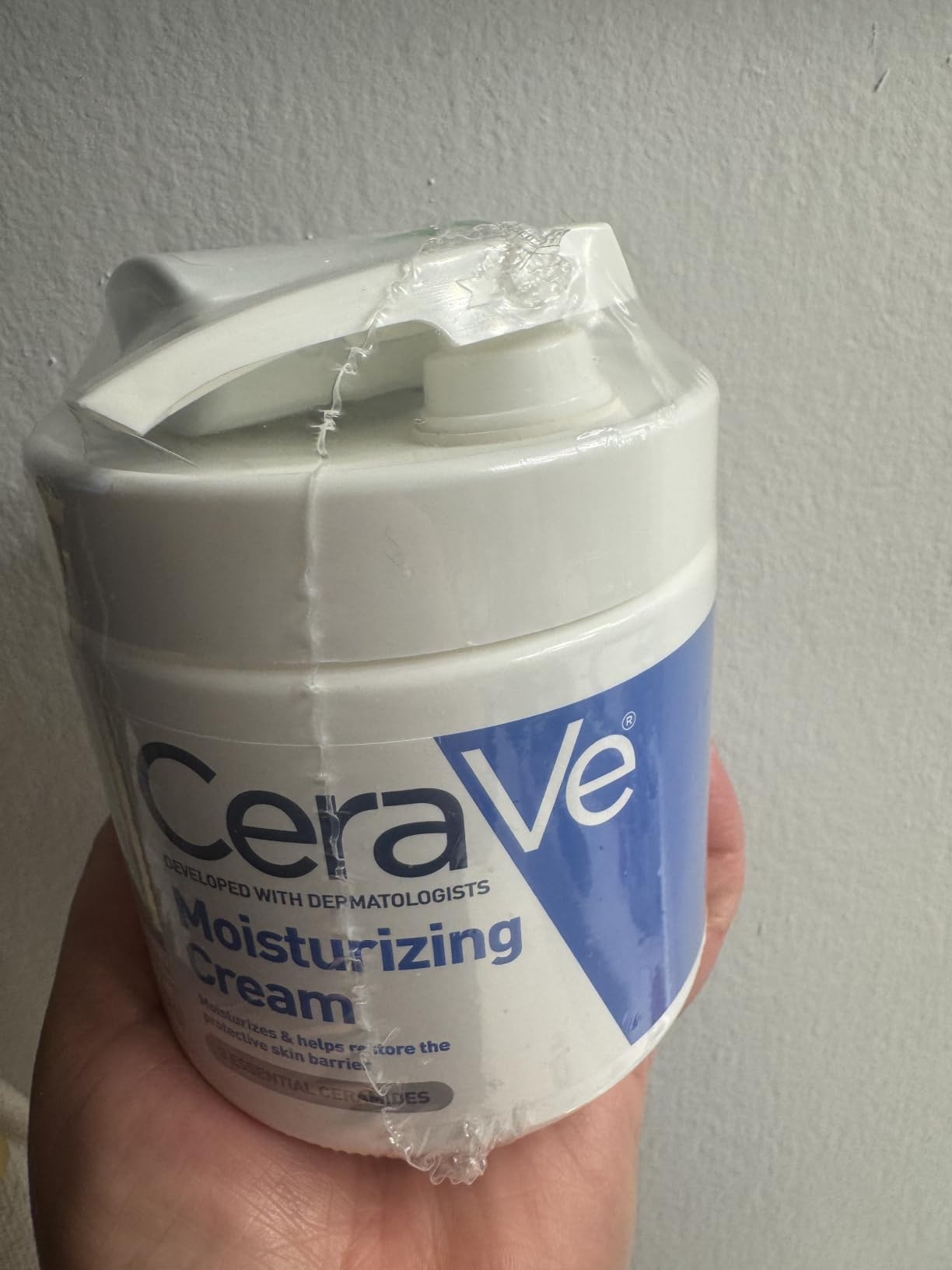 CeraVe Skin Care Set, Moisturizing Cream & Hydrating Facial Cleanser | 8oz Cream & 8oz Facial Cleanser, Ceramides + Hyaluronic Acid Moisturizer & Face Wash, National Eczema Association Accepted customer photo 2