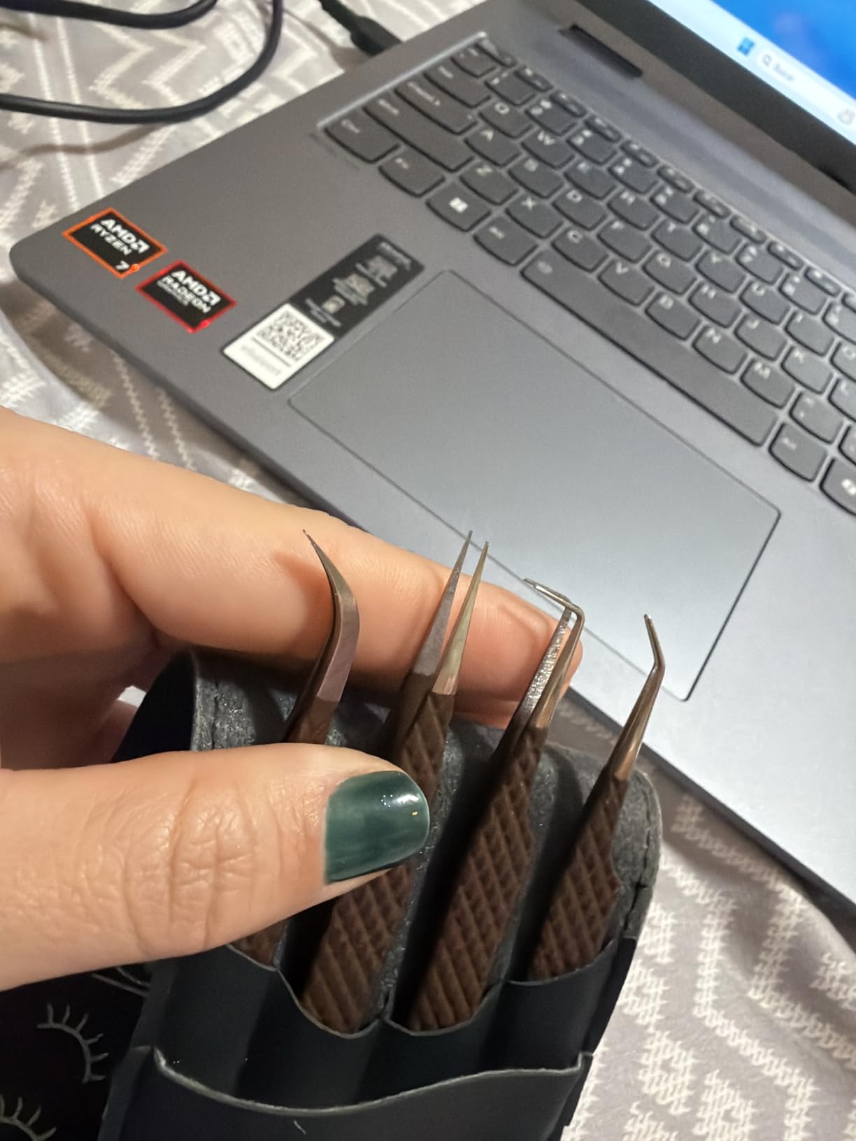 Lash Tweezers for Eyelash Extensions, Pack of 5, Peach, Diamond Grip | Precision fiber tips, ideal for volume & classic lash extensions. Peach diamond-grip handle for comfort and control. customer photo 1