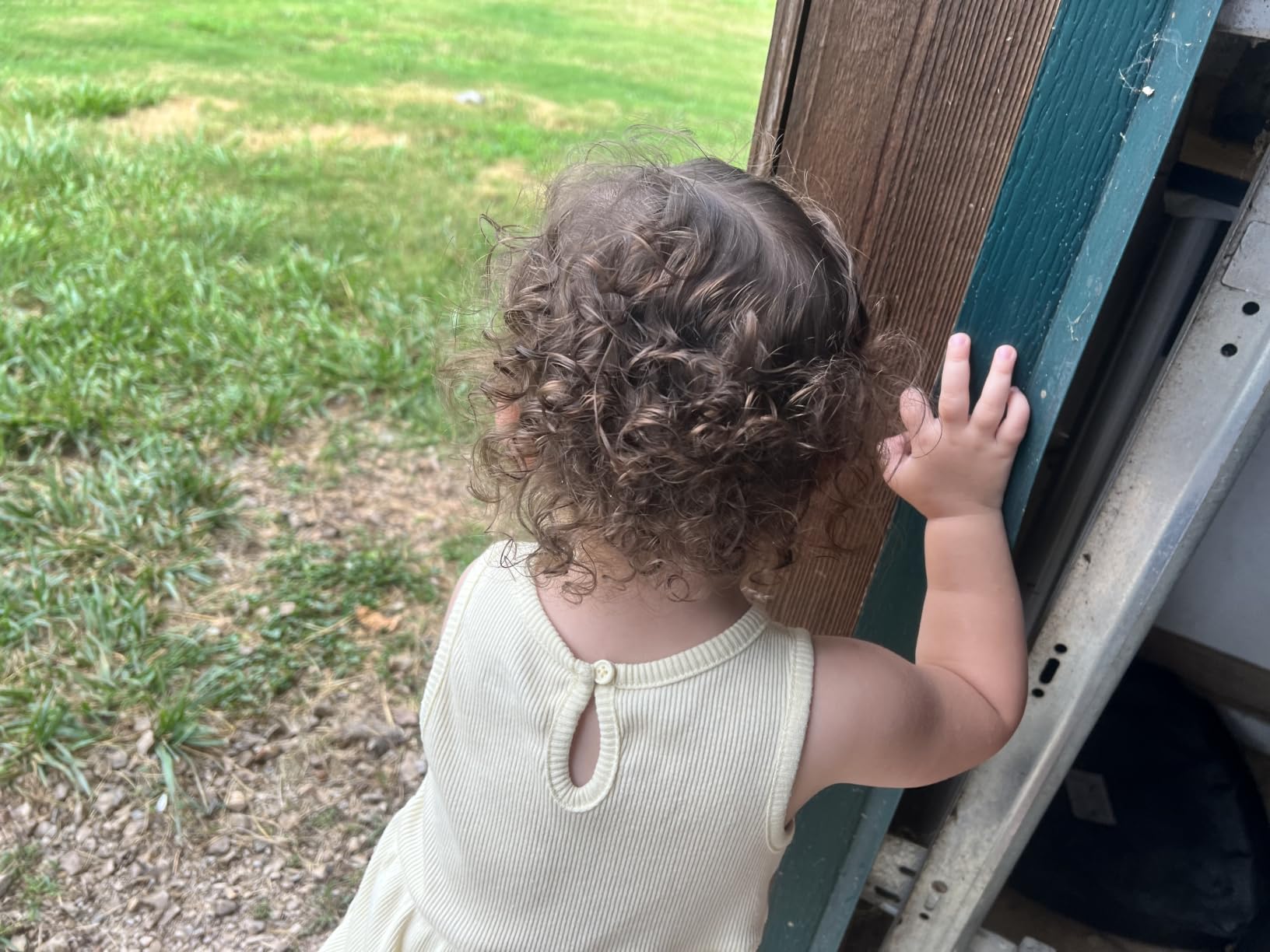 Aveeno Kids Hydrating Detangling Spray with Oat Extract, Quickly Detangles Hair, Tear-Free, Gentle on Sensitive Skin & Scalp, Detangler Spray for Kids, Hypoallergenic, 10 fl. oz customer photo 1