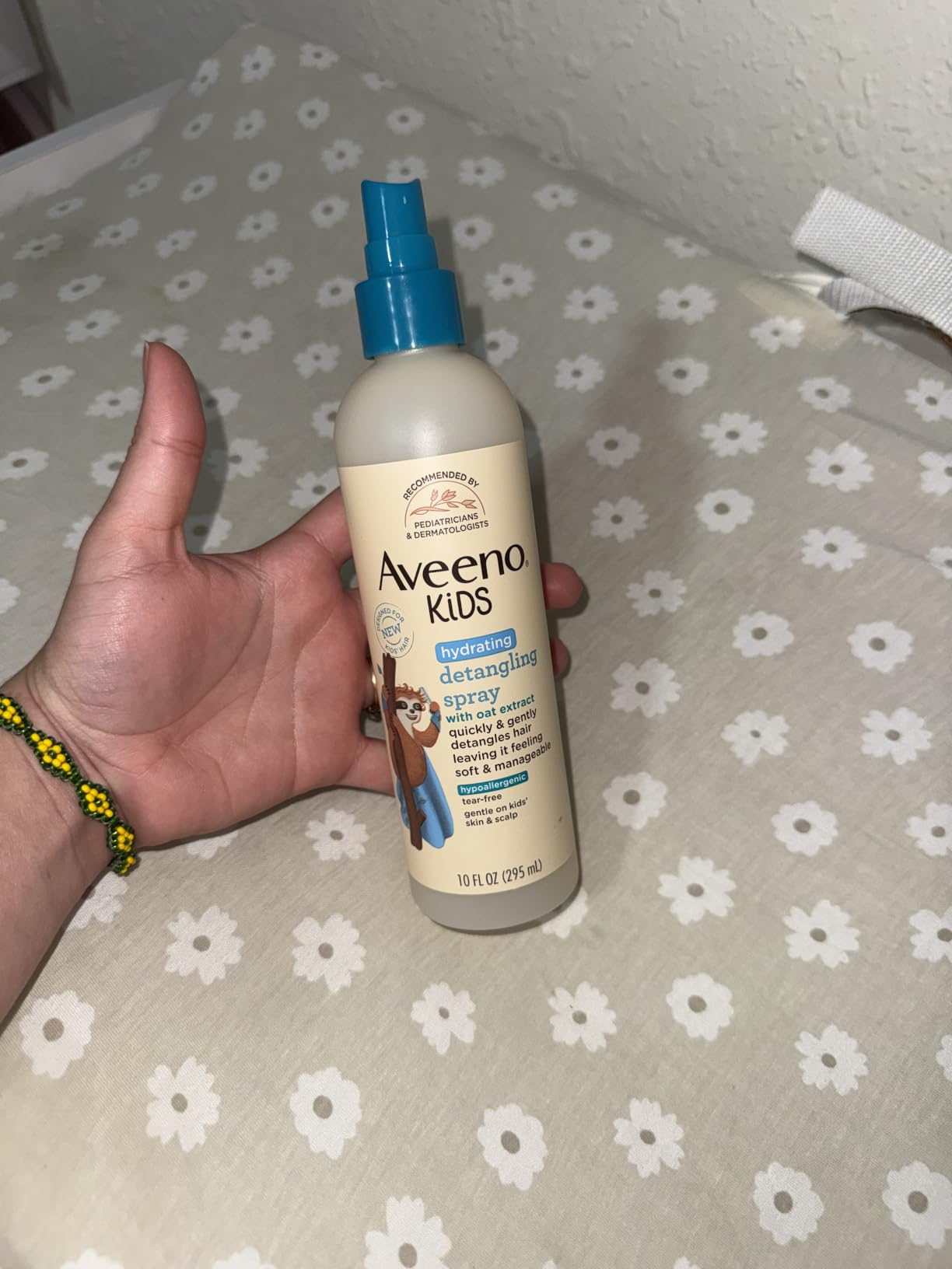 Aveeno Kids Hydrating Detangling Spray with Oat Extract, Quickly Detangles Hair, Tear-Free, Gentle on Sensitive Skin & Scalp, Detangler Spray for Kids, Hypoallergenic, 10 fl. oz customer photo 2