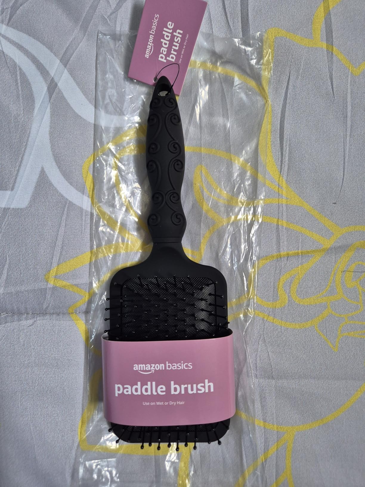Amazon Basics Paddle Brush for Hair, Gentle Detangling, Wet or Dry Hair, Tangle-Free with Flexible Bristles customer photo 1