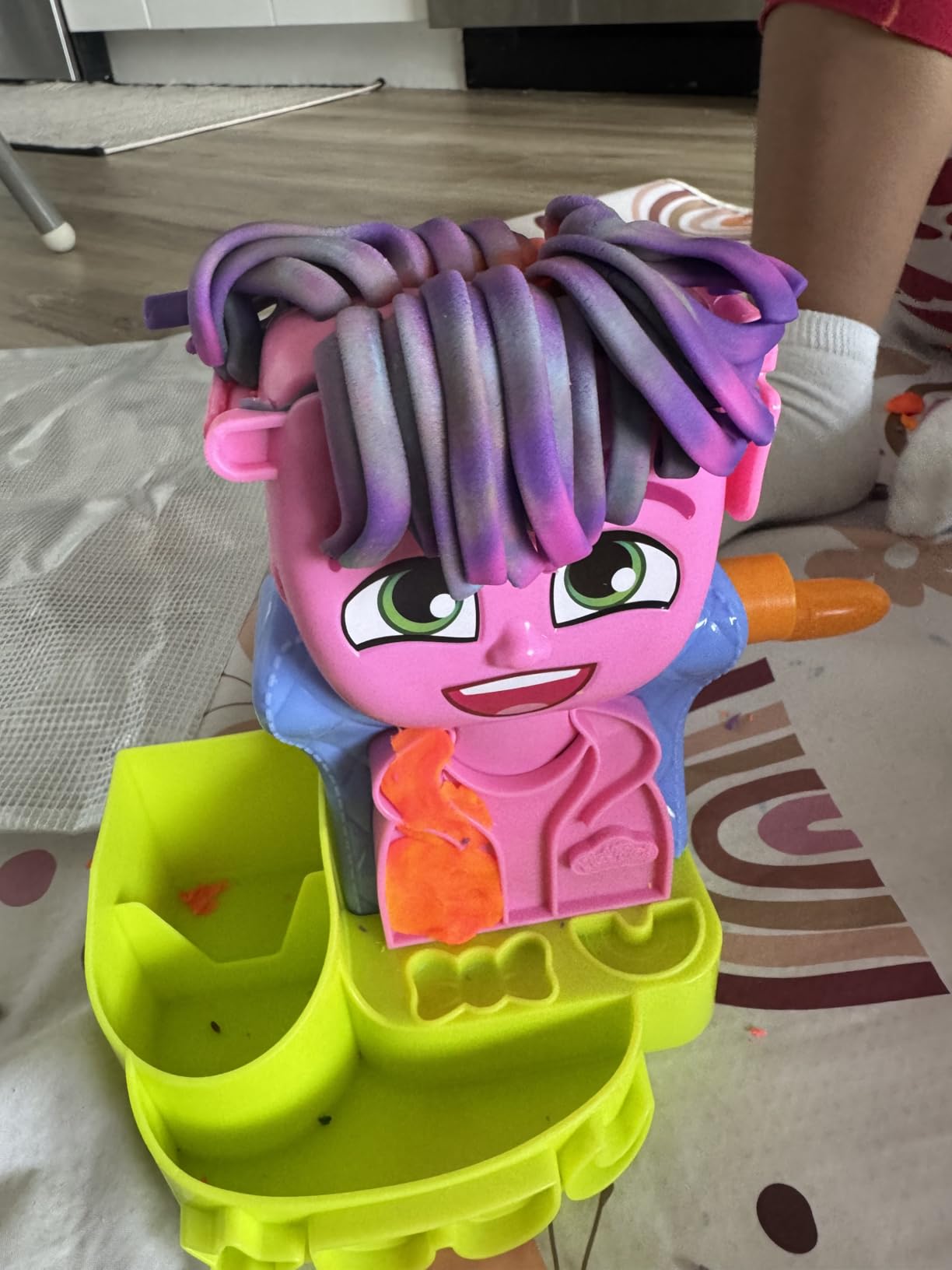 Play-Doh Hair Stylin' Salon Playset with 6 Cans, Pretend Play Toys for Girls and Boys Ages 3 and Up customer photo 1